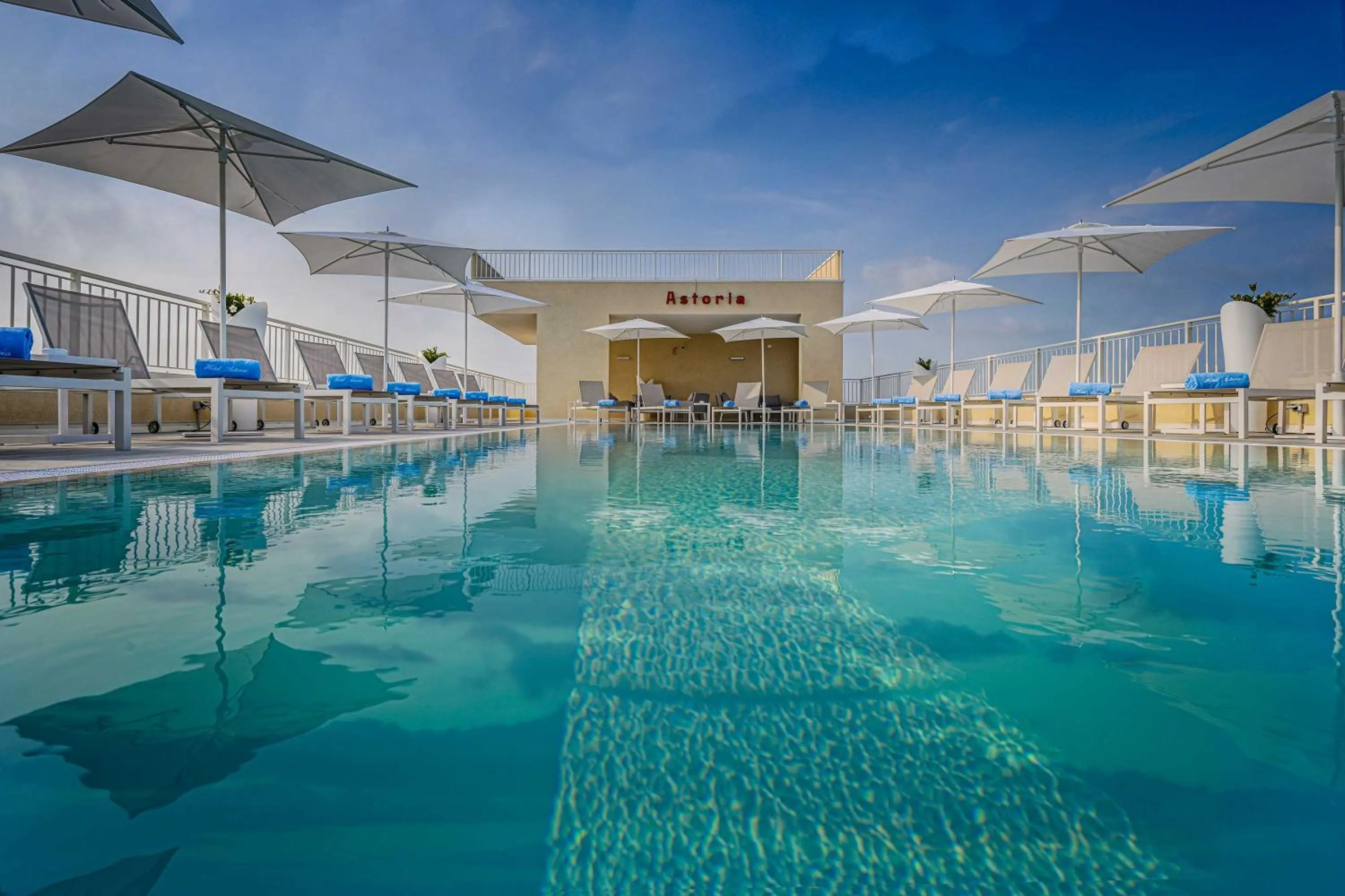 Swimming pool in Hotel Astoria