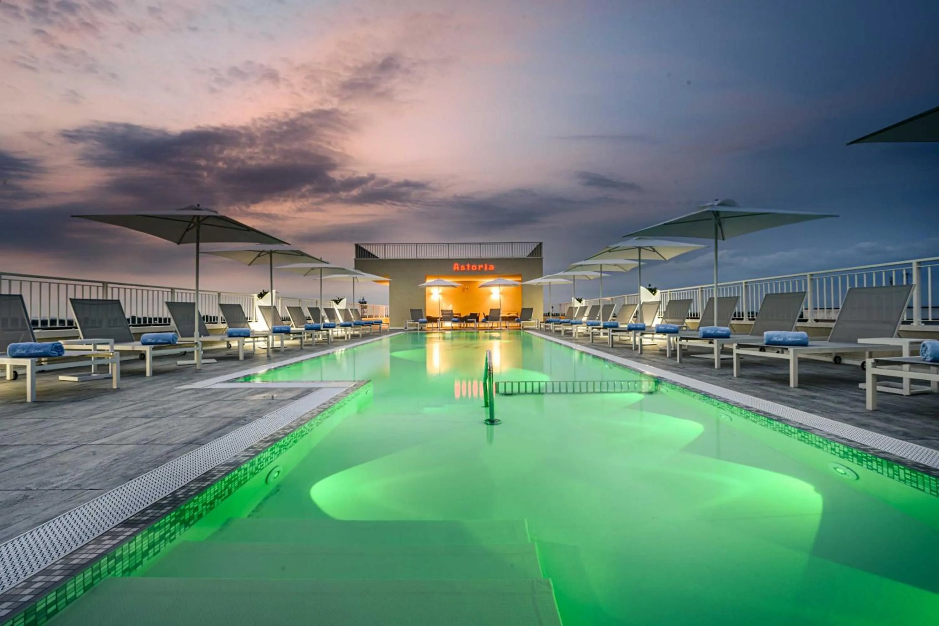 Swimming pool in Hotel Astoria