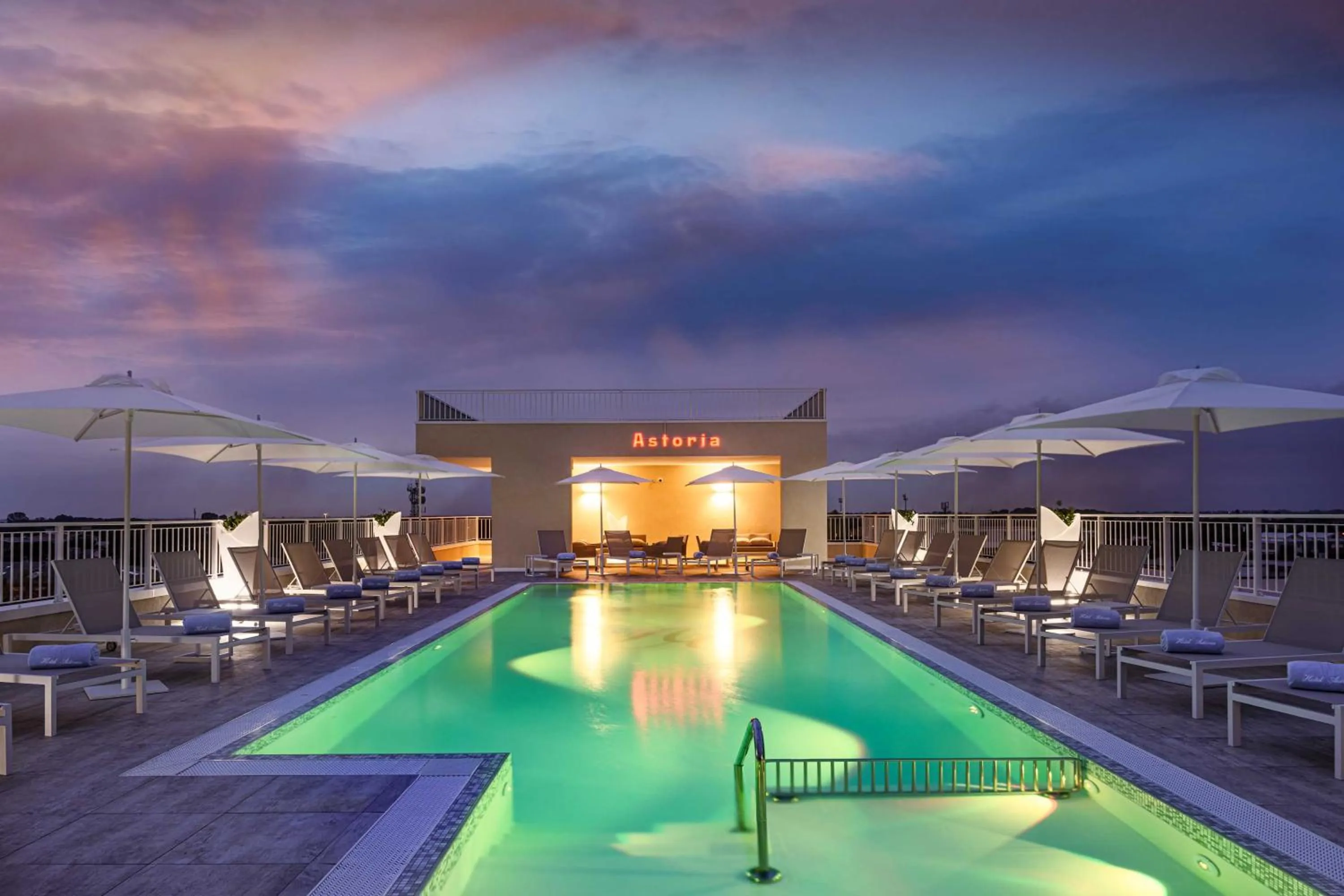 Swimming pool in Hotel Astoria