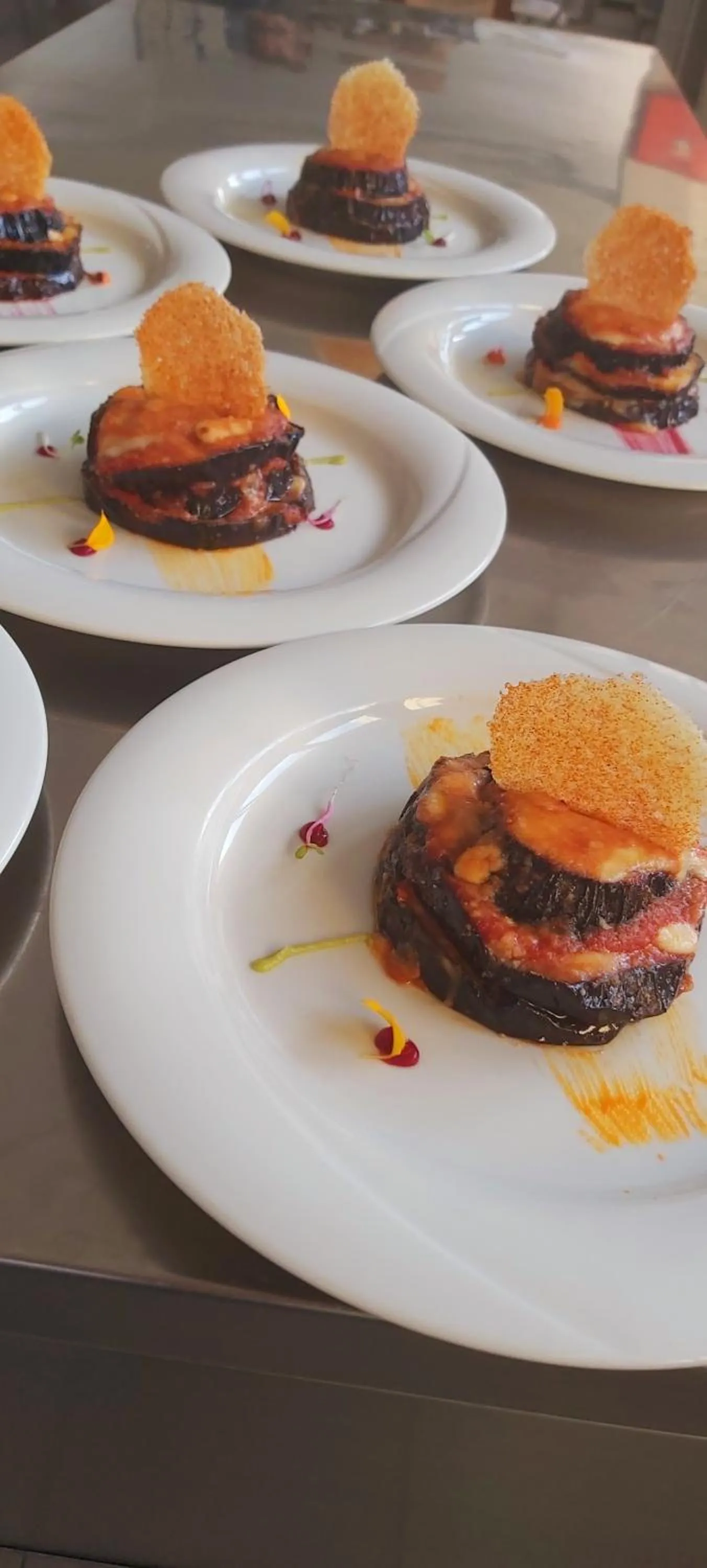 Restaurant/places to eat in Hotel Astoria