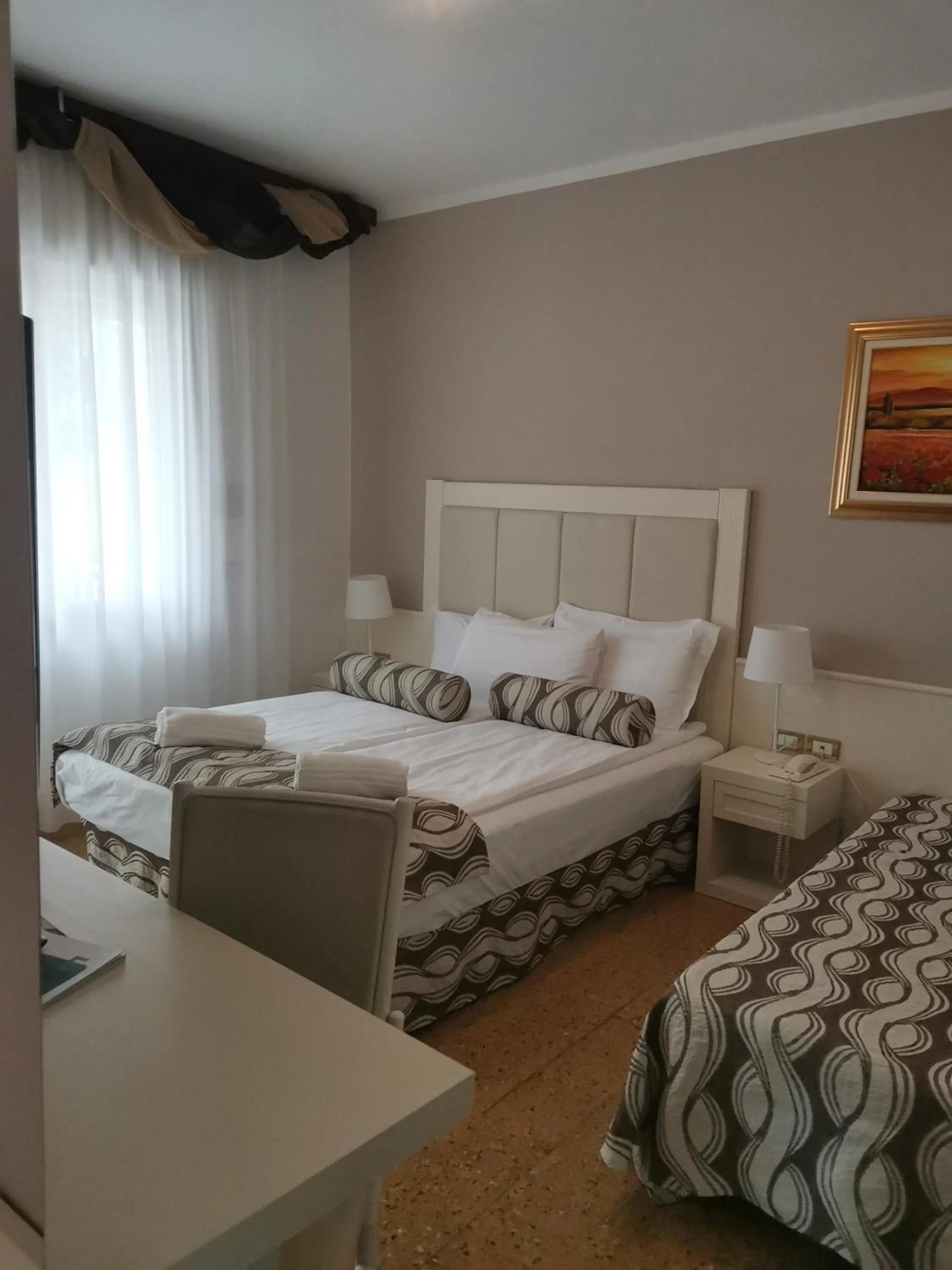 Bed in Hotel Astoria