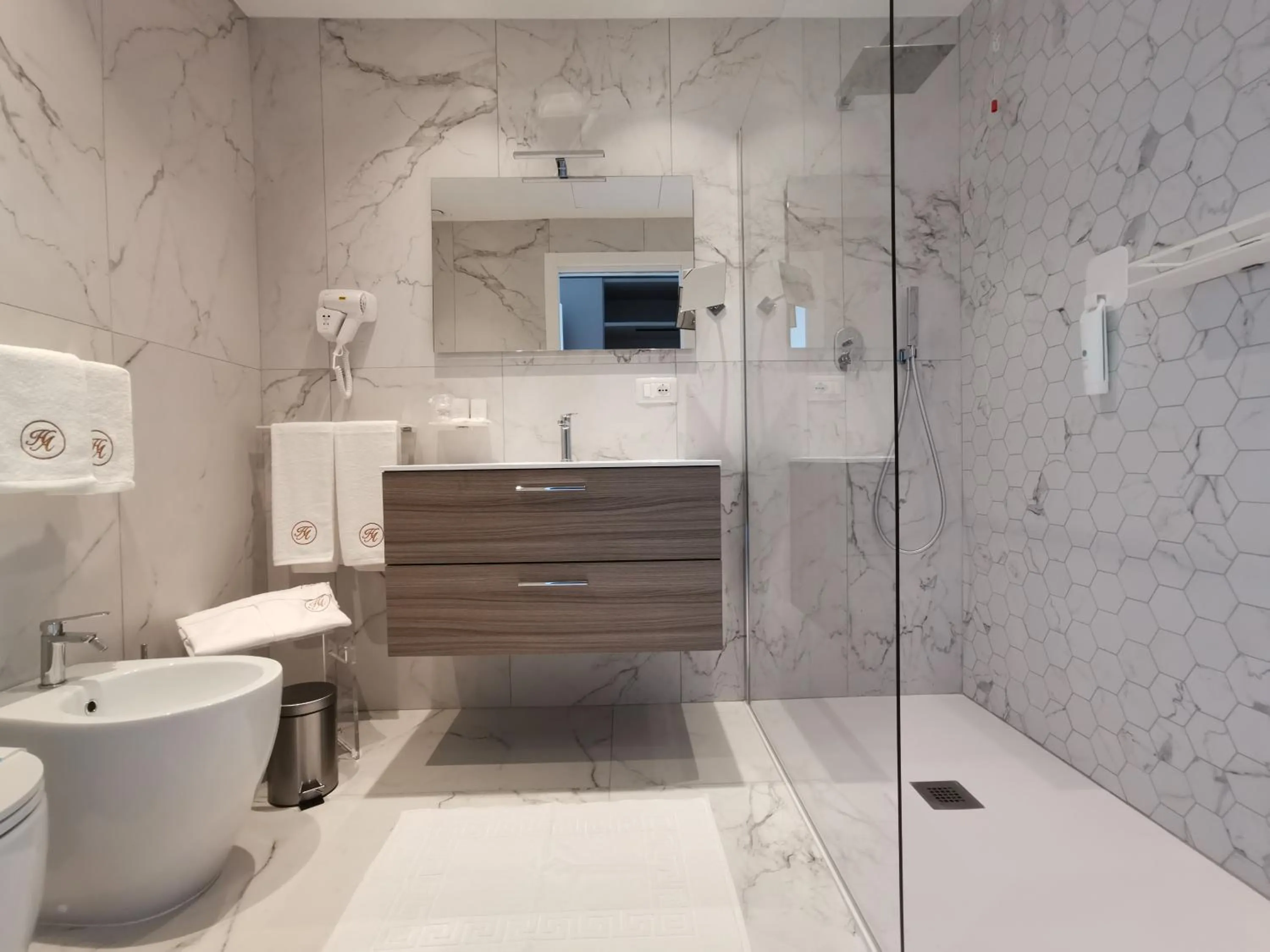 Toilet in Hotel Astoria