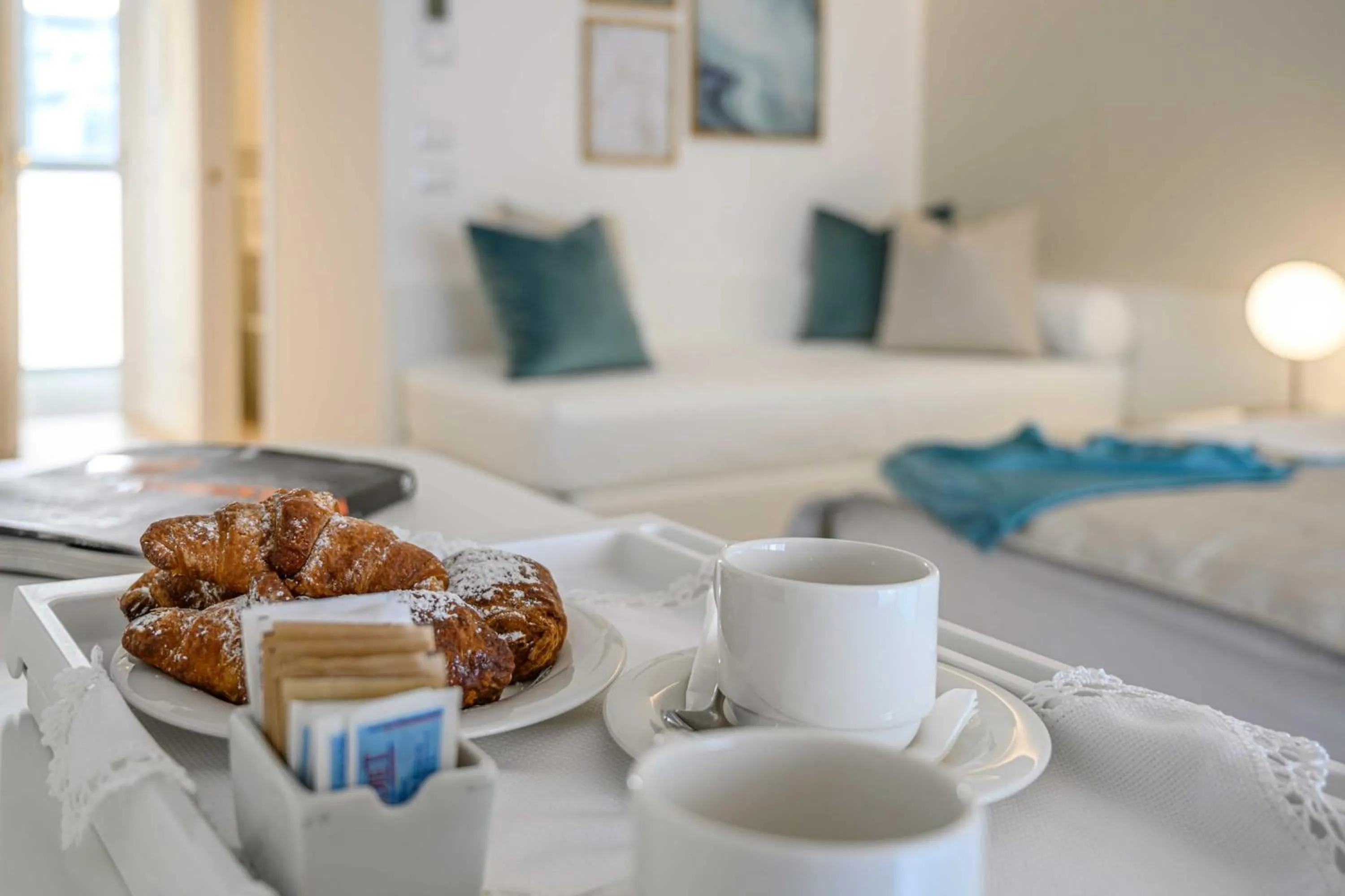 Breakfast, Bed in Hotel Astoria