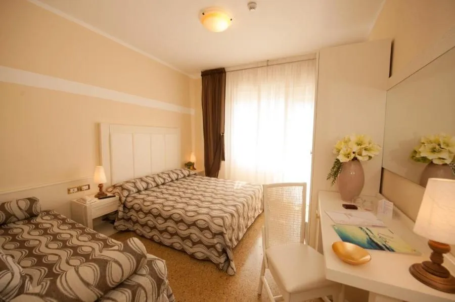 Bedroom, Bed in Hotel Astoria