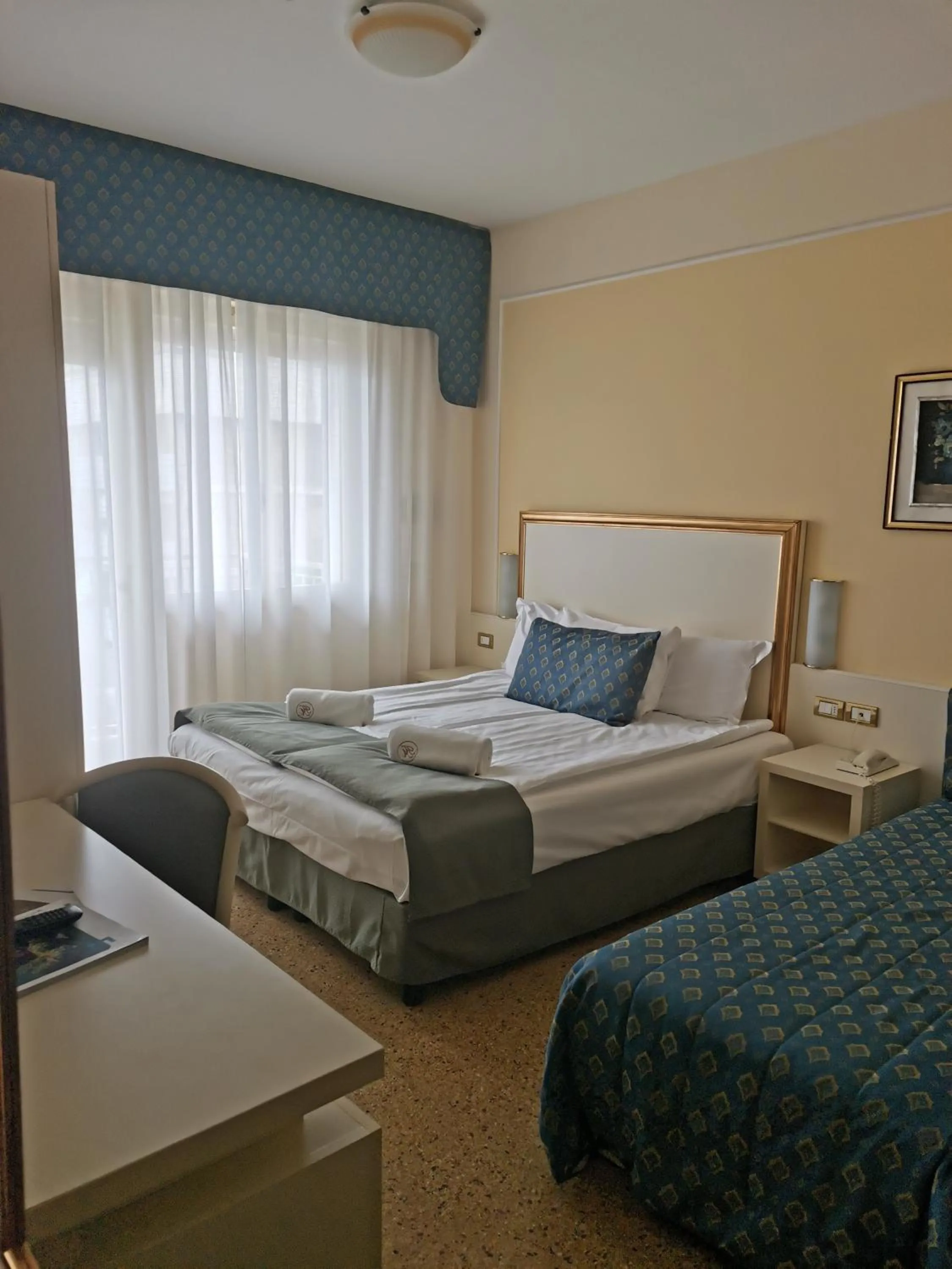 Bed in Hotel Astoria