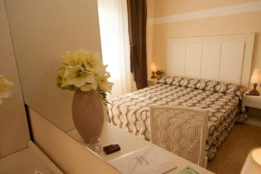 Bed in Hotel Astoria