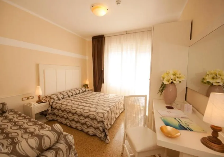 Bed in Hotel Astoria