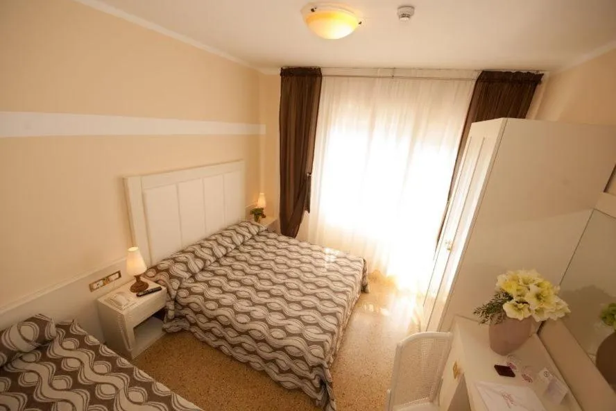 Bed in Hotel Astoria