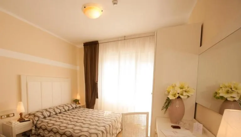 Bedroom, Bed in Hotel Astoria