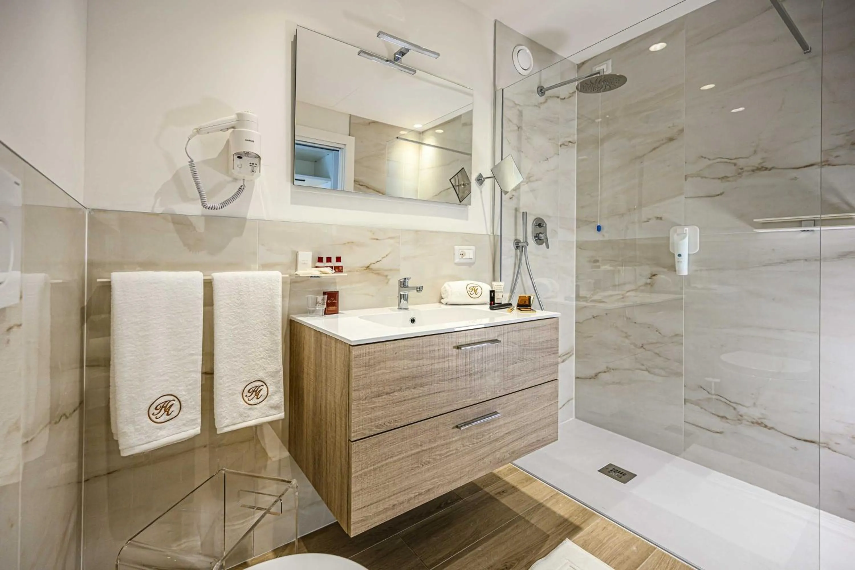 Toilet in Hotel Astoria