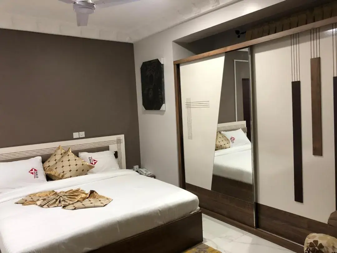 Deluxe Room in PLUS 33 HOTEL Deluxe Room in PLUS 33 HOTEL