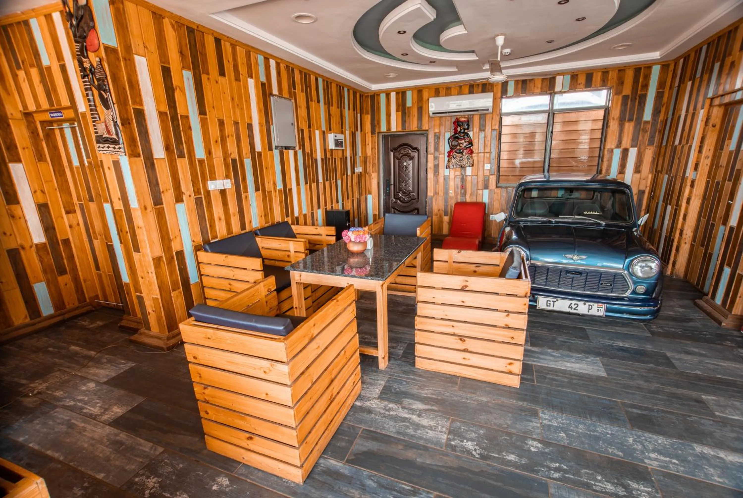 Lounge or bar in PLUS 33 HOTEL