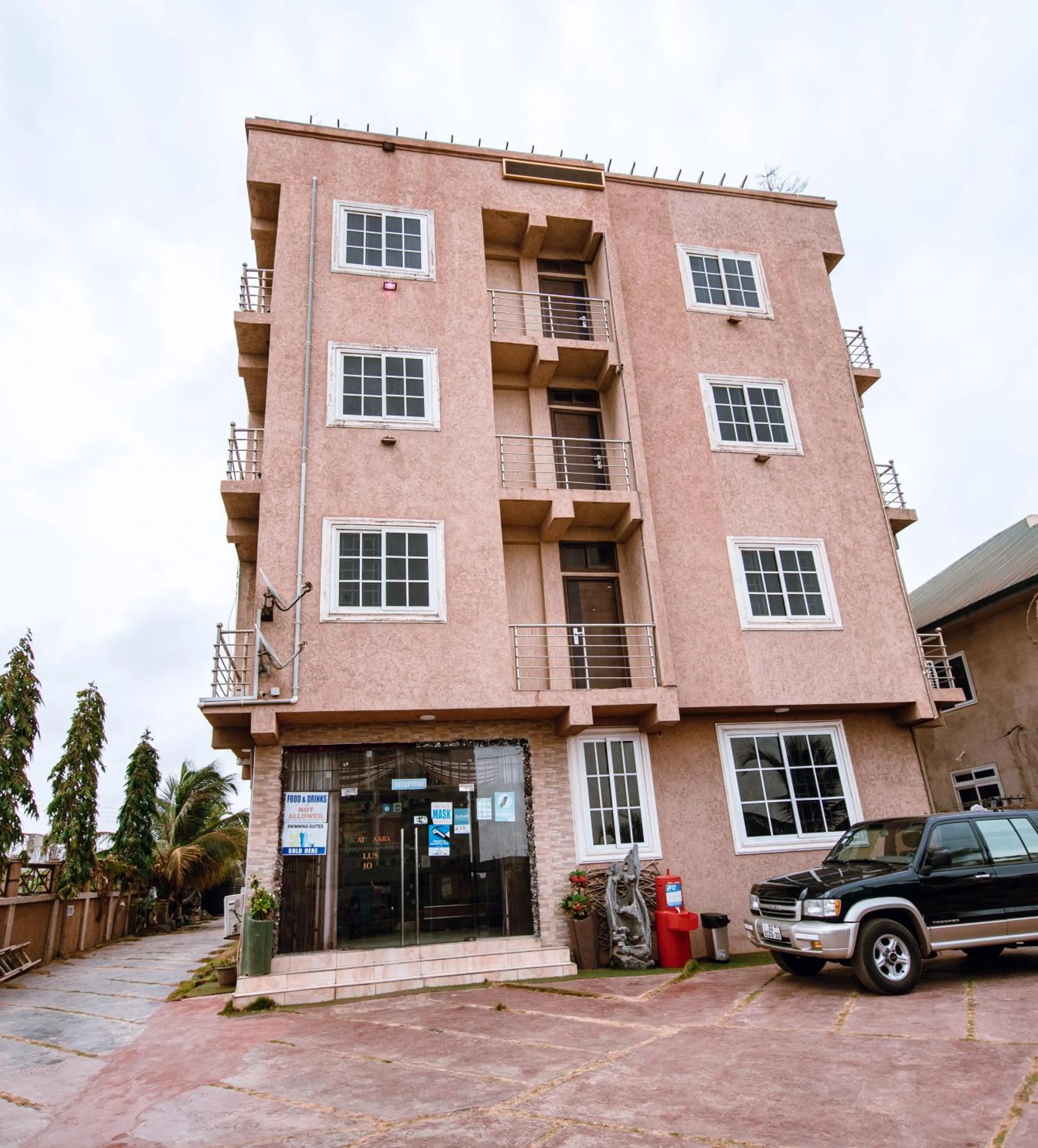 Property building in PLUS 33 HOTEL