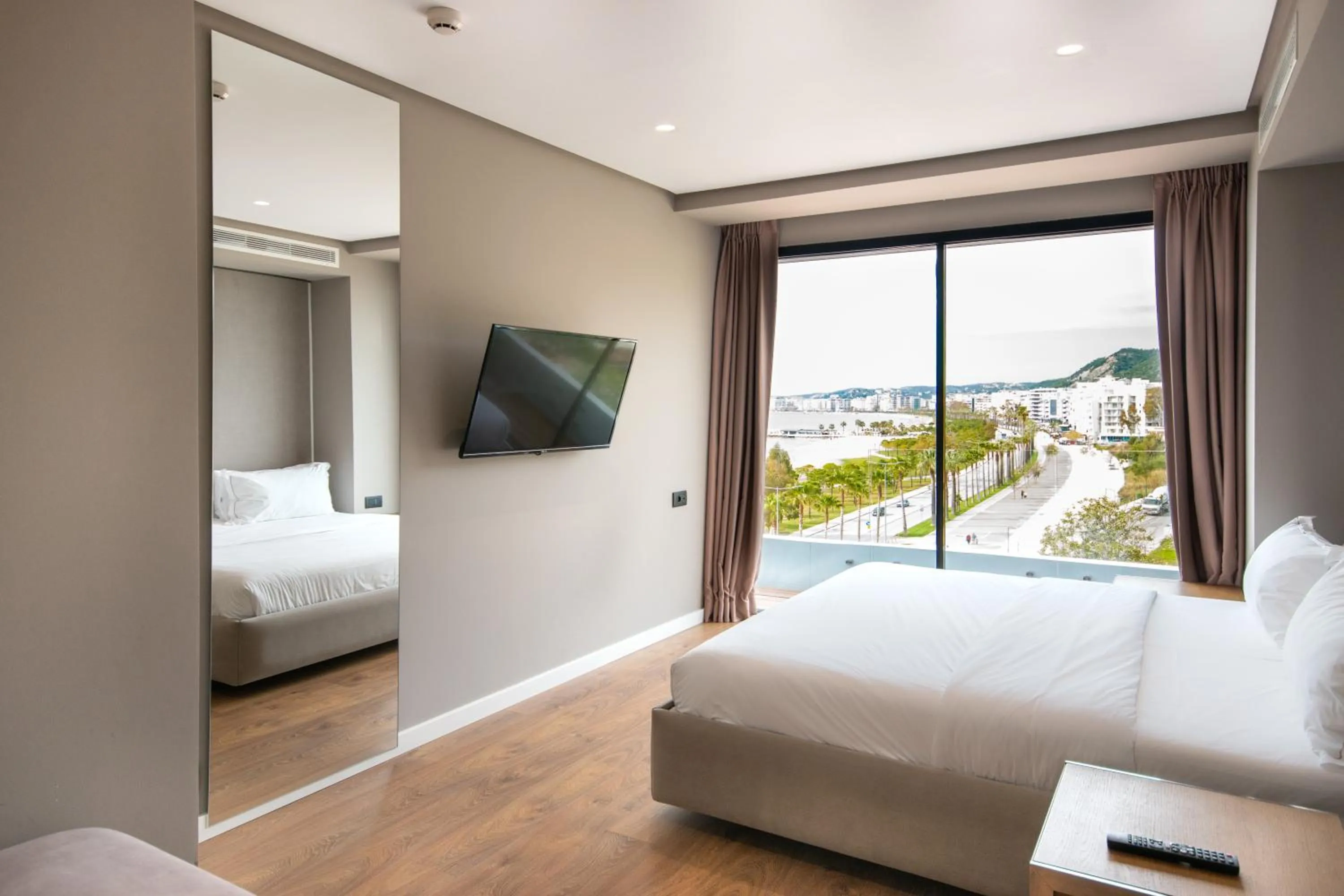 TV and multimedia, Bed in Yacht Hotel