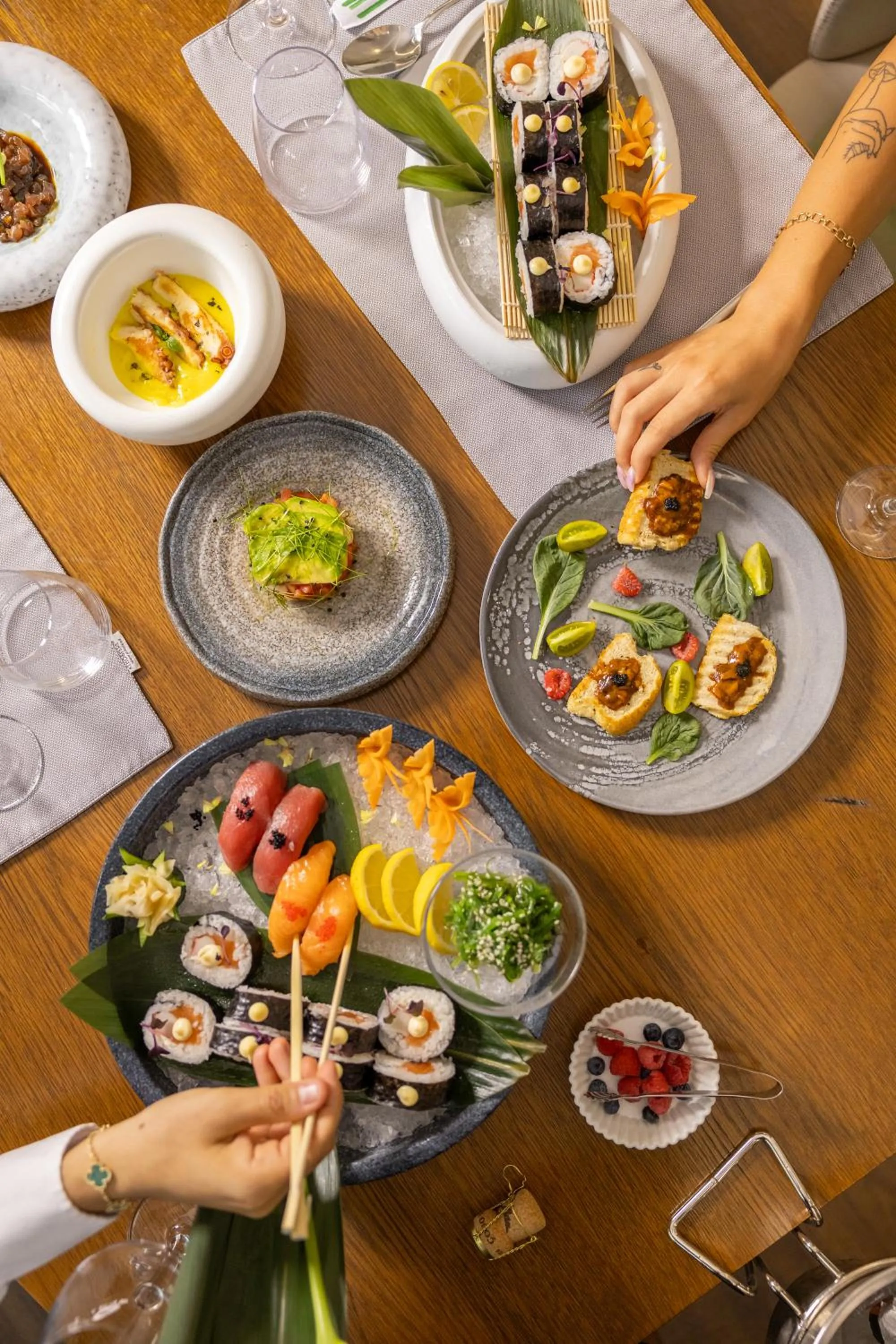 Food and drinks in Yacht Hotel