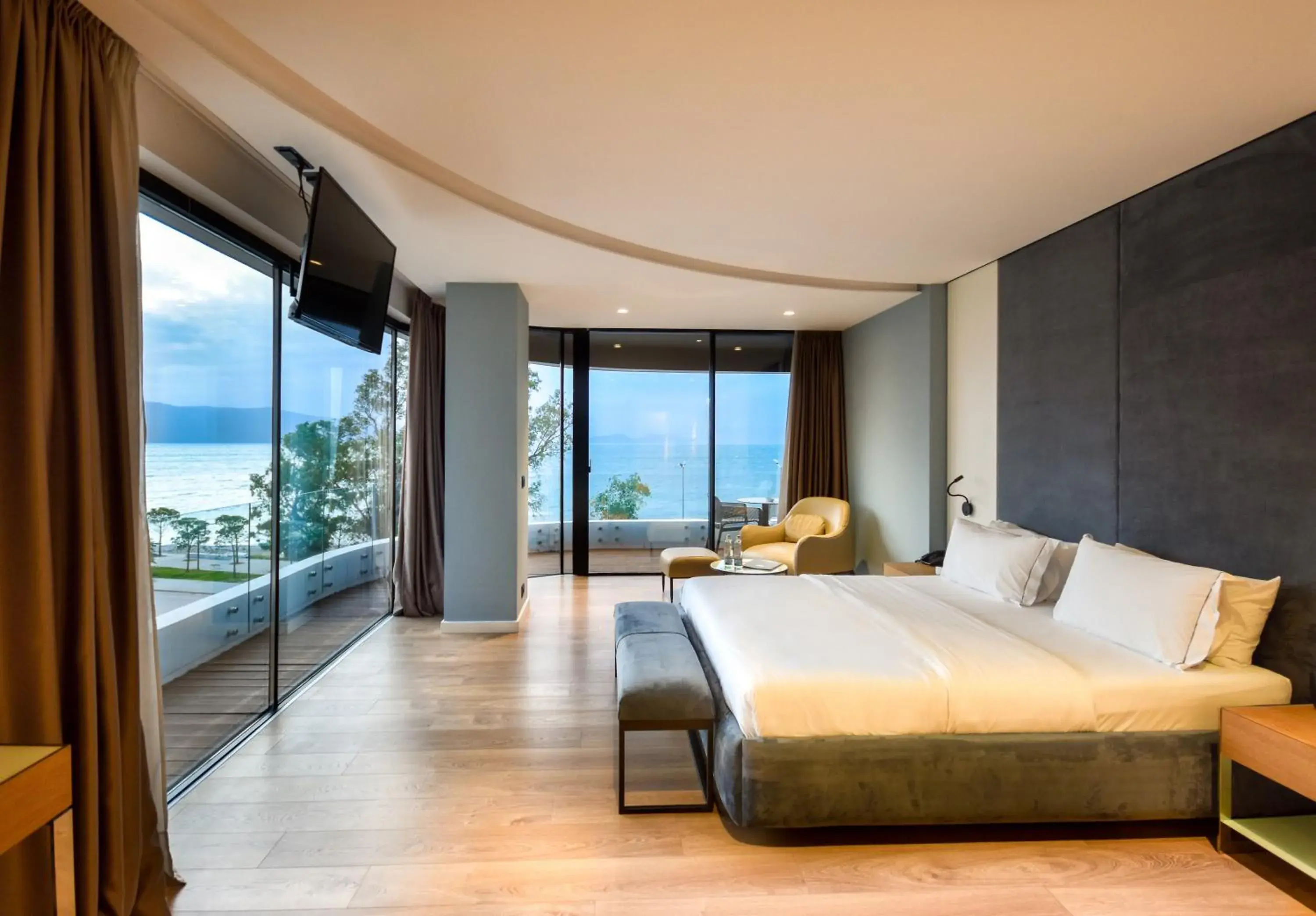 Deluxe Double Room with Balcony and Sea View in Yacht Hotel Deluxe Double Room with Balcony and Sea View in Yacht Hotel