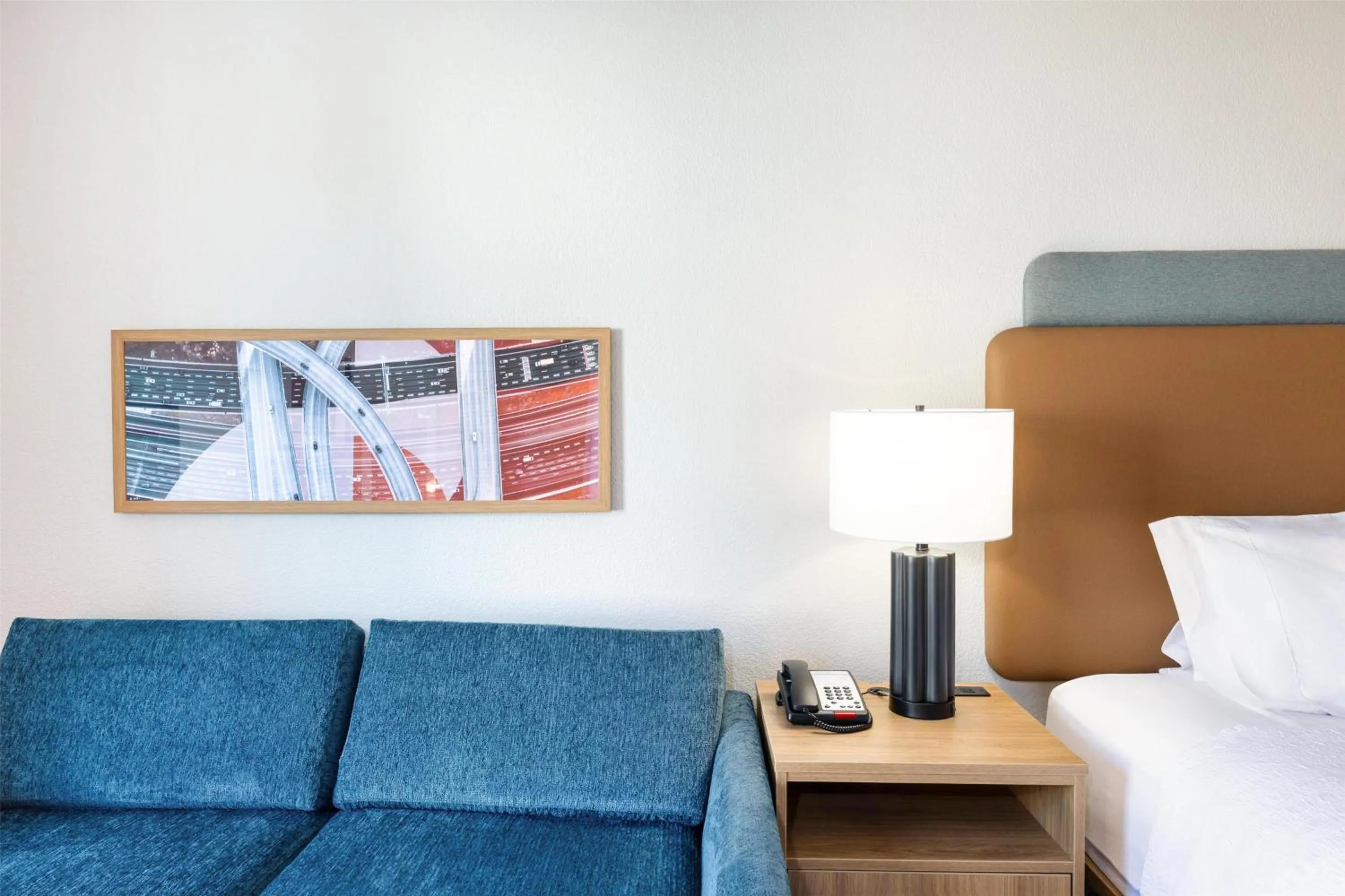 Living room, Bed in Hampton Inn Lawrenceville Duluth
