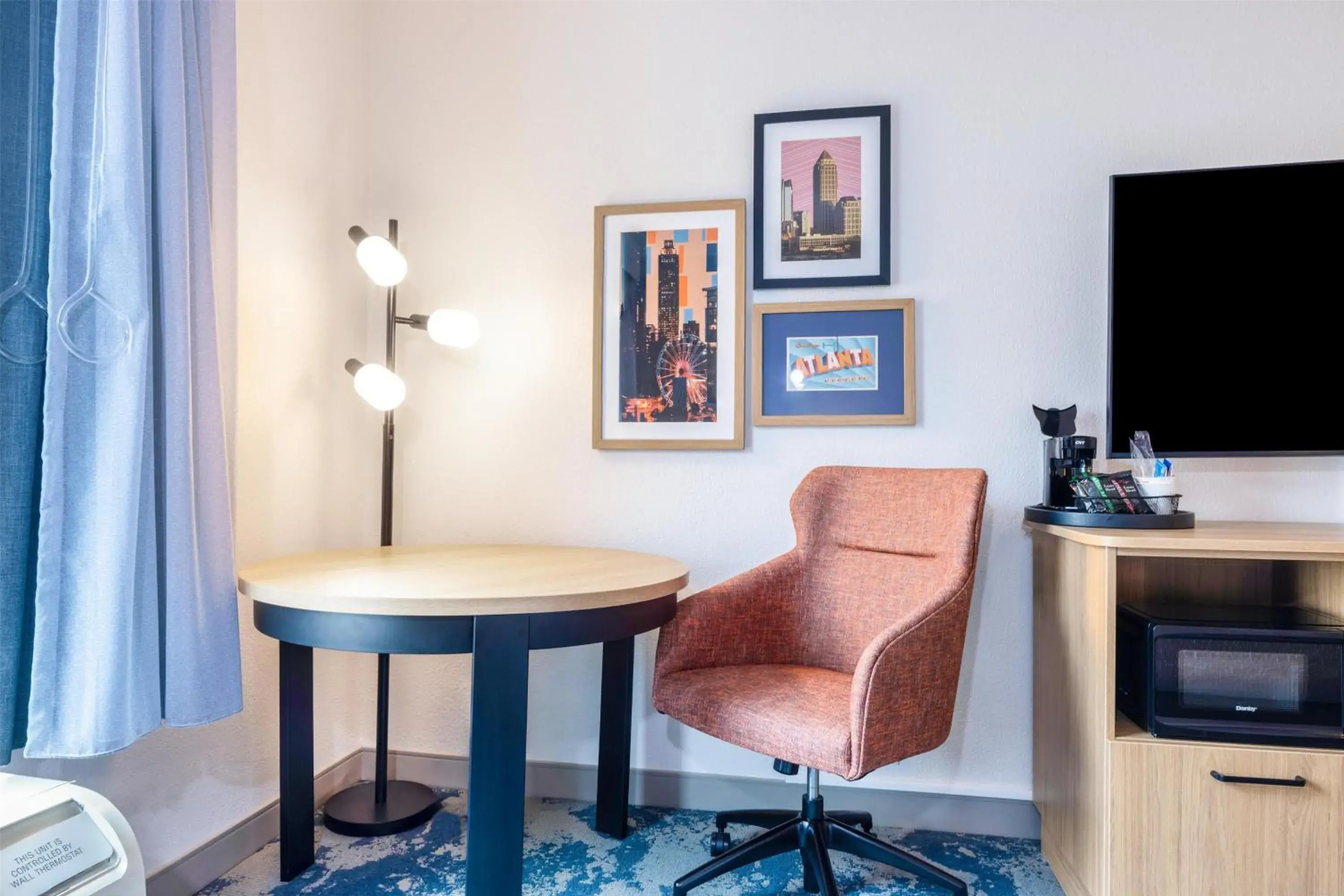 Bedroom in Hampton Inn Lawrenceville Duluth Bedroom in Hampton Inn Lawrenceville Duluth