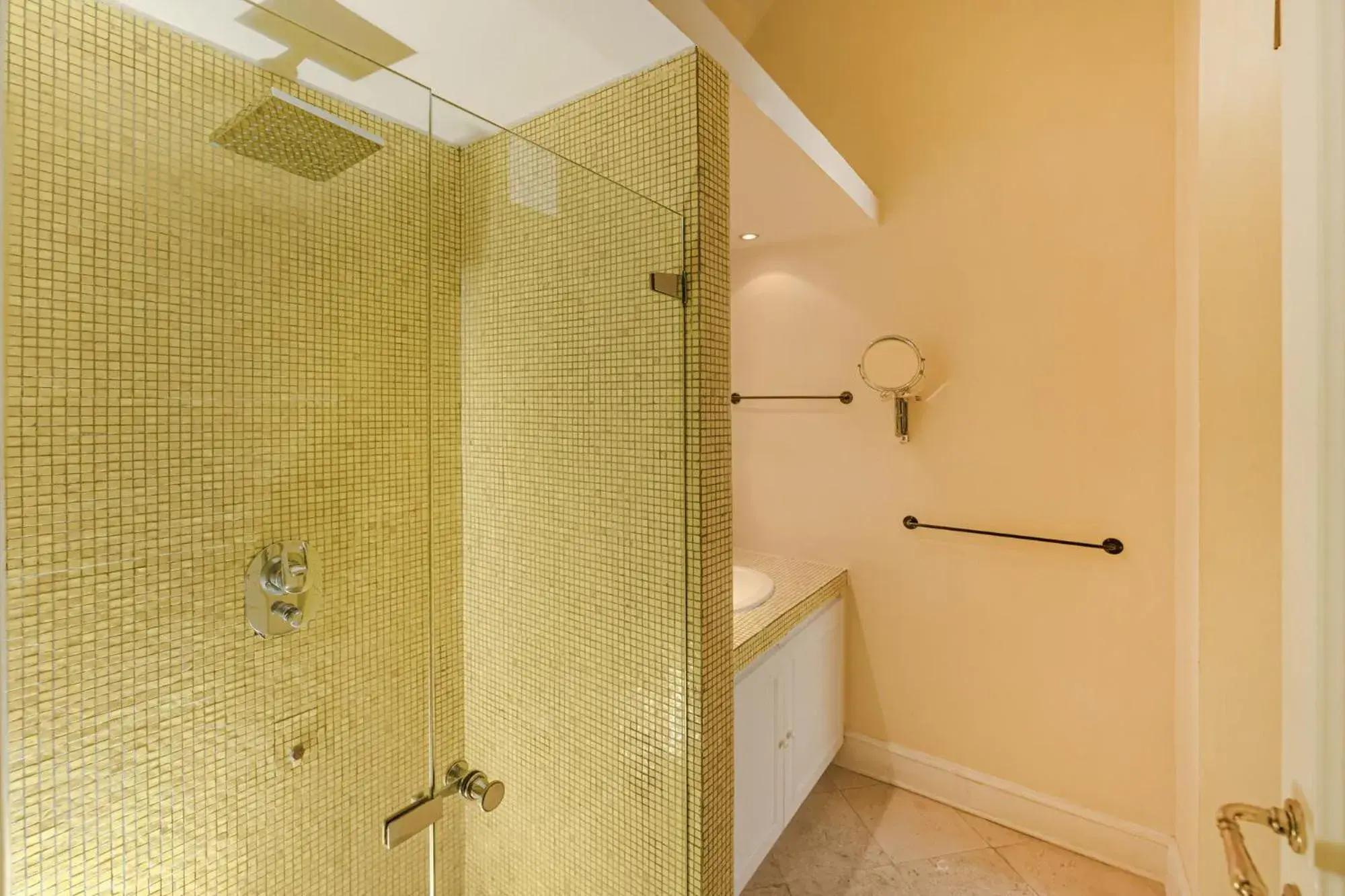 Deluxe Queen Room with Two Queen Beds in Casa Bormioli - Maison de Charme Deluxe Queen Room with Two Queen Beds in Casa Bormioli - Maison de Charme