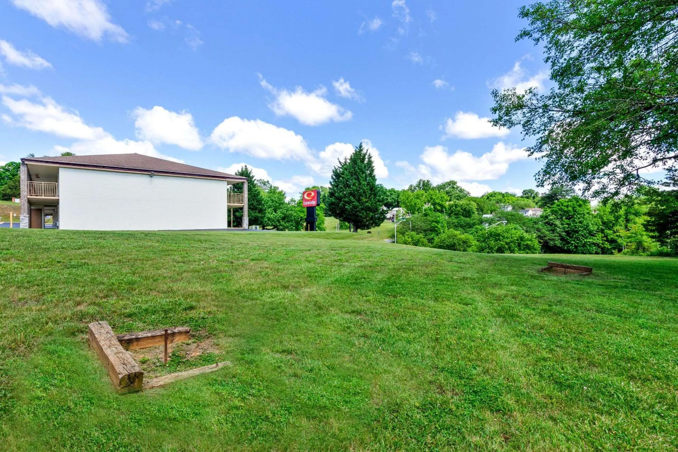 Property building in Econo Lodge Lynchburg South