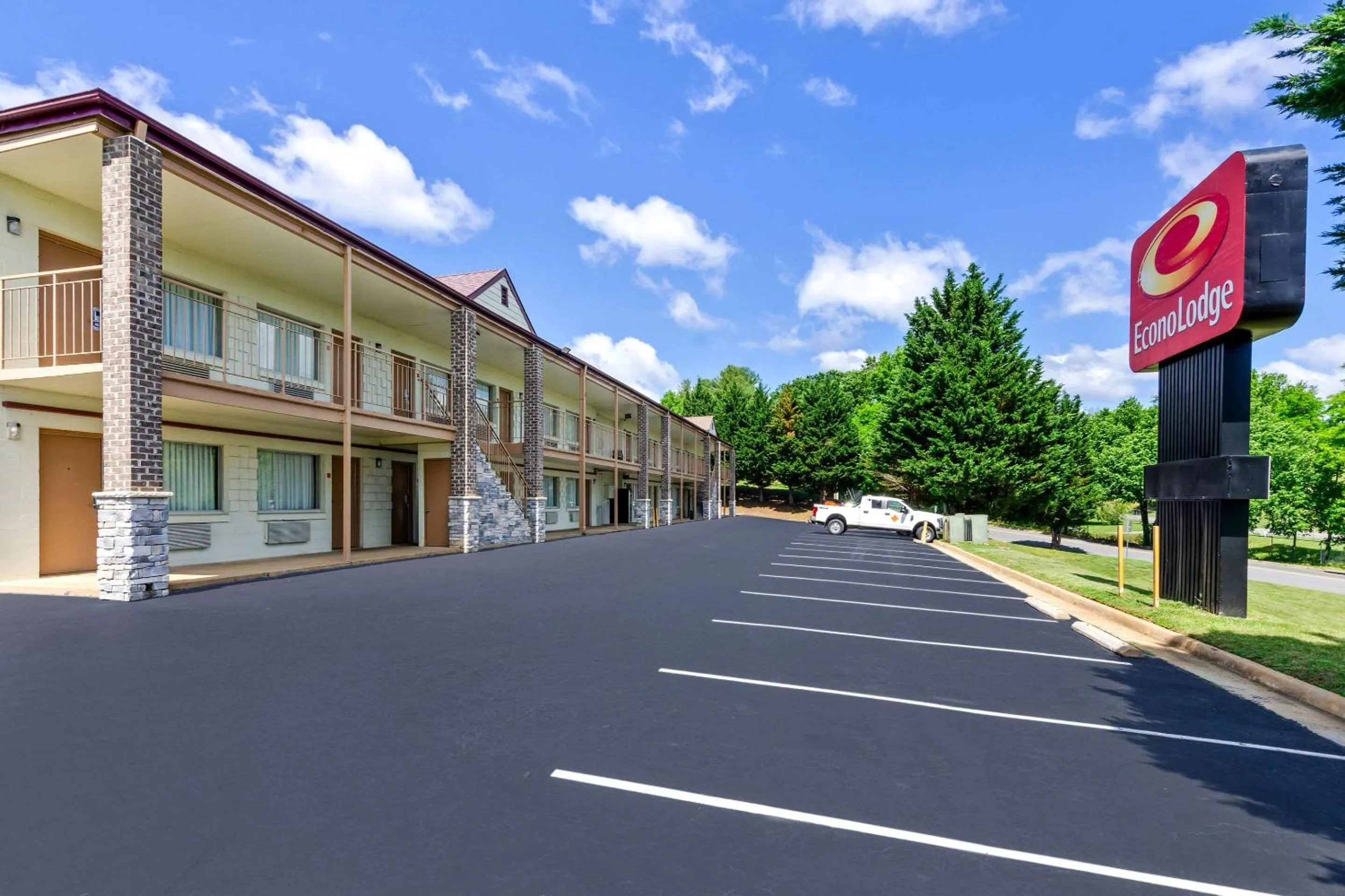 Property building in Econo Lodge Lynchburg South