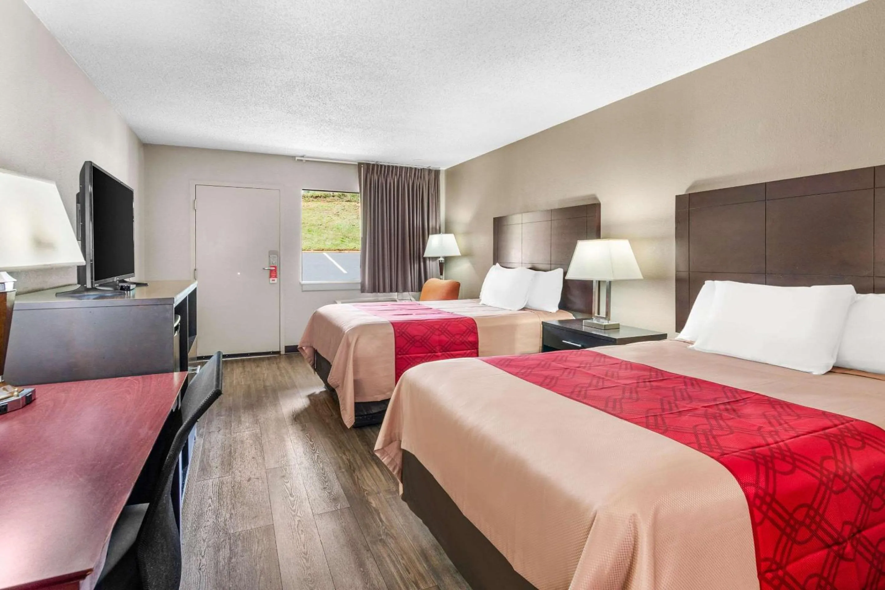 Bedroom, Bed in Econo Lodge Lynchburg South