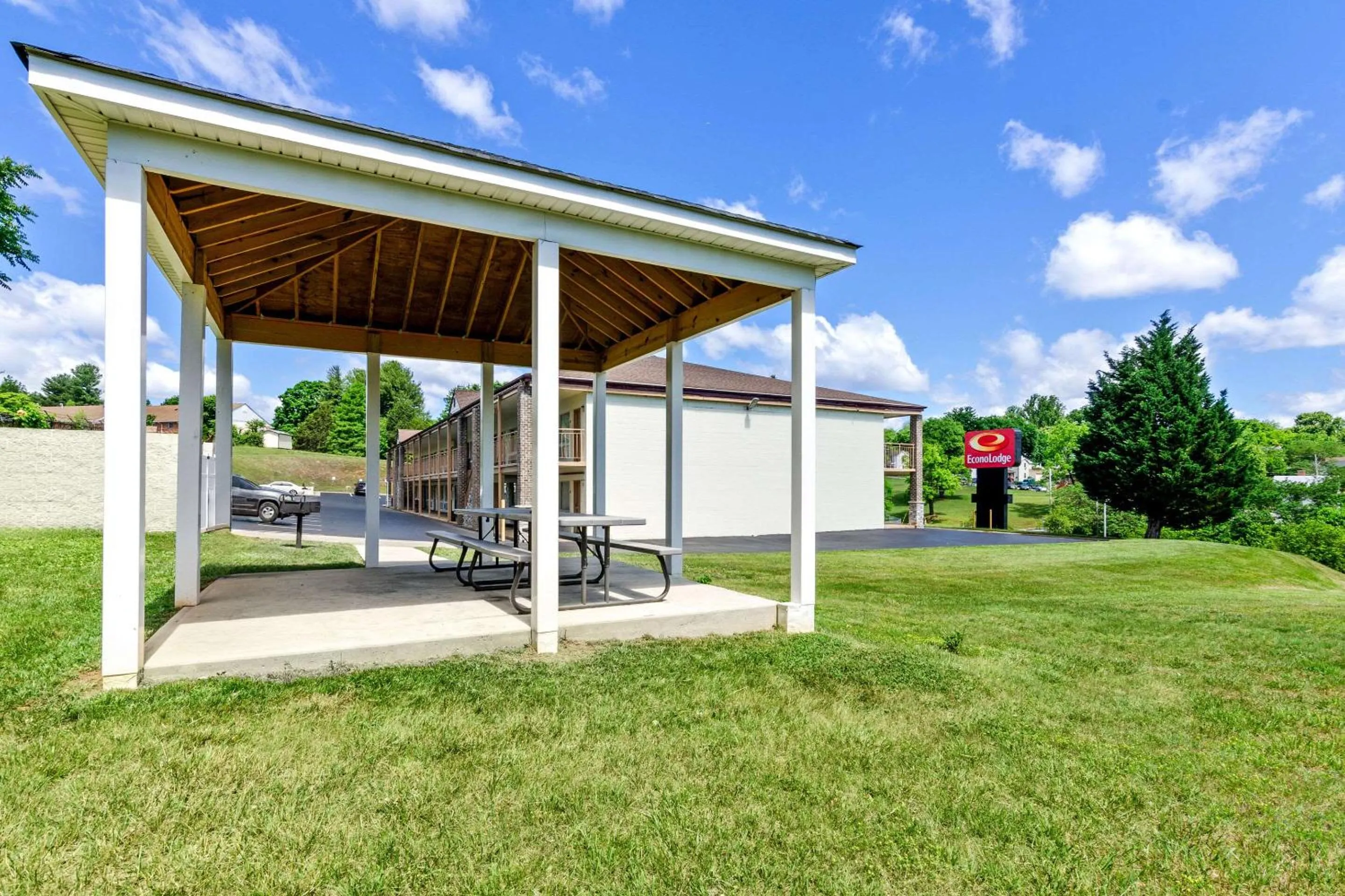 Property building in Econo Lodge Lynchburg South