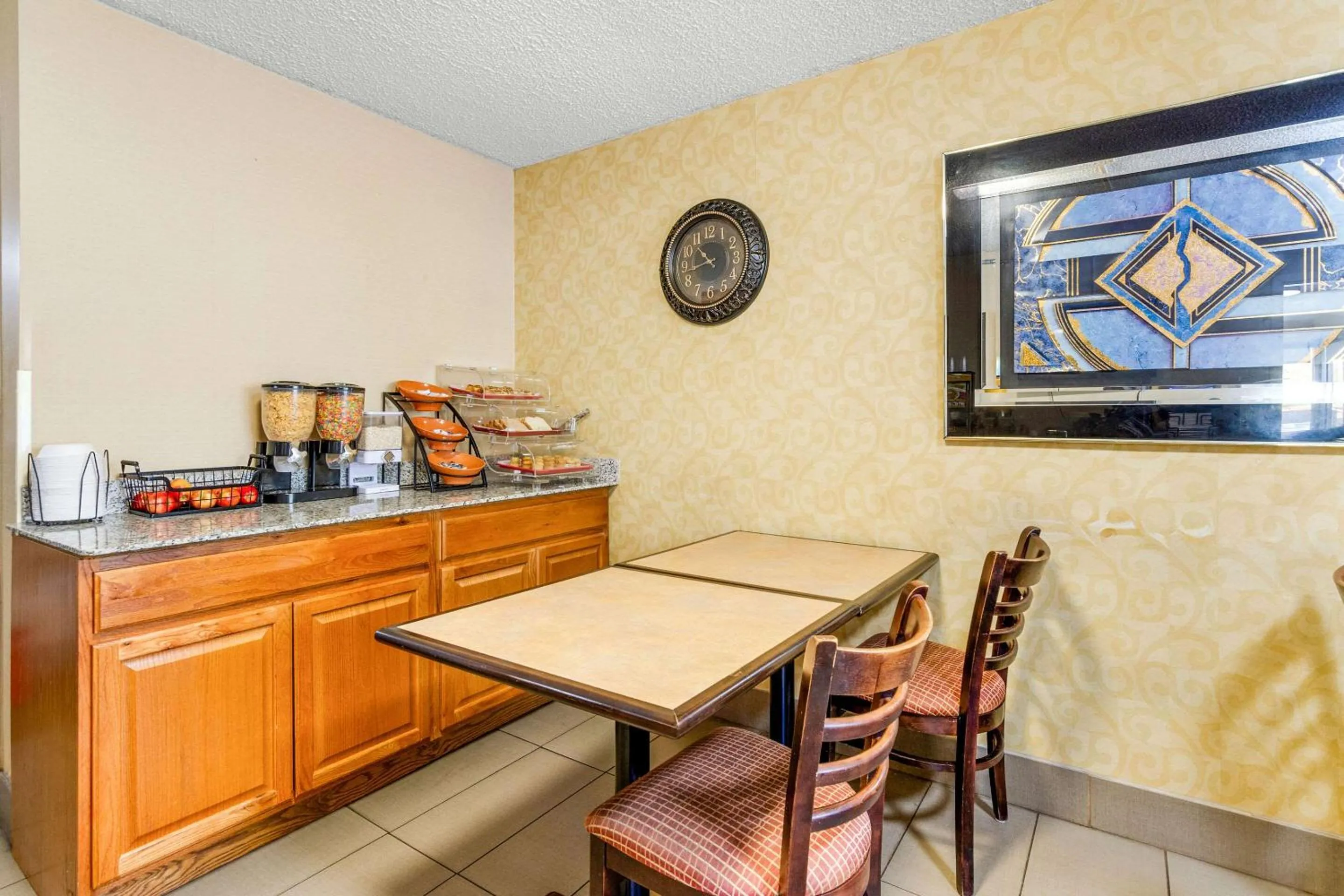 Breakfast in Econo Lodge Lynchburg South