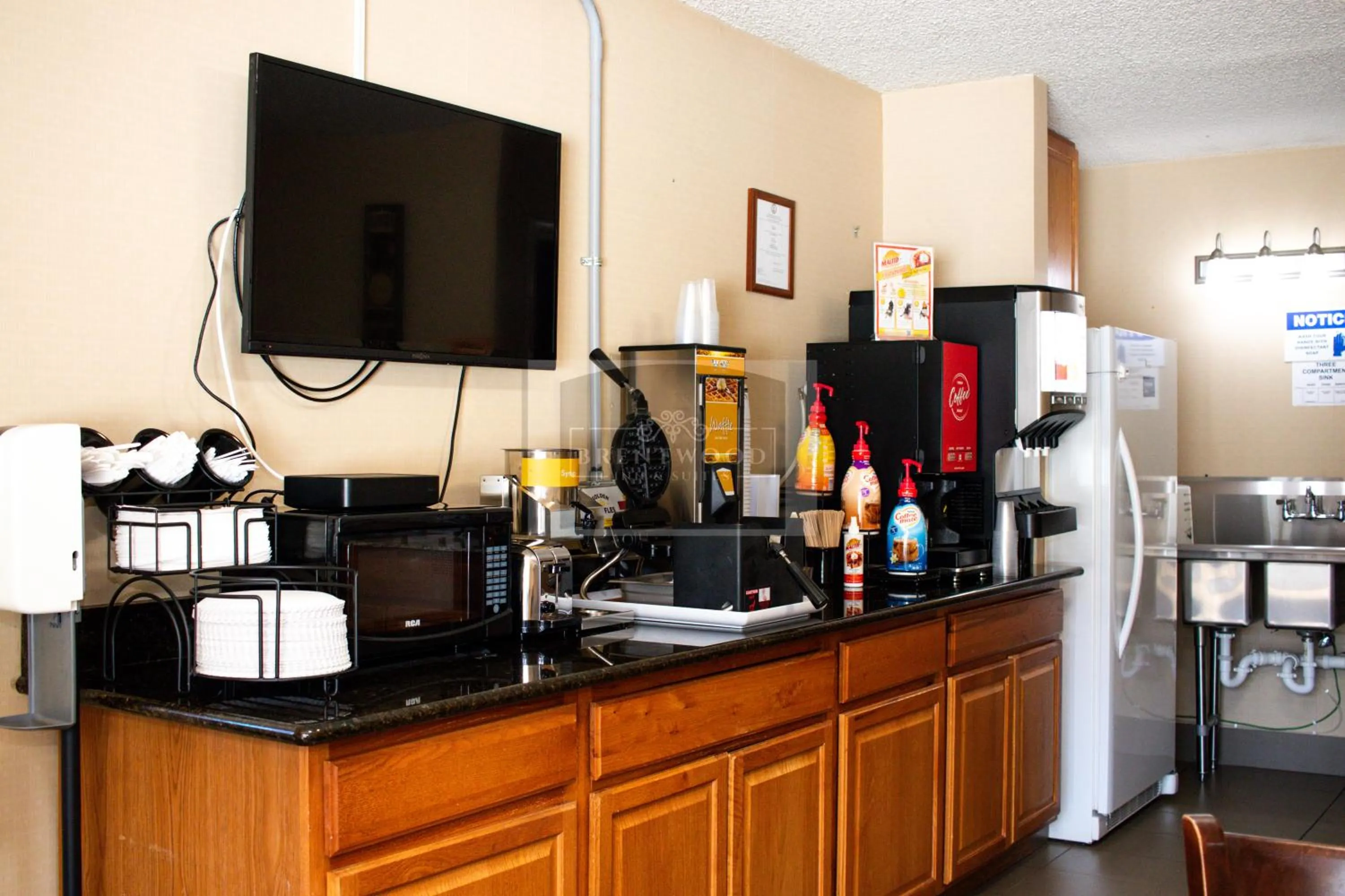 Breakfast in Brentwood inn & Suites - Lynchburg