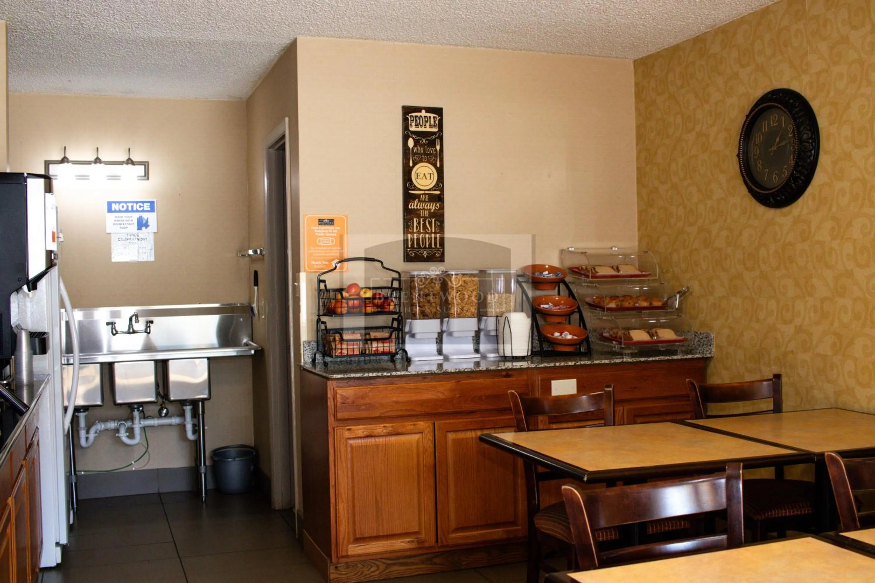 Breakfast in Brentwood inn & Suites - Lynchburg