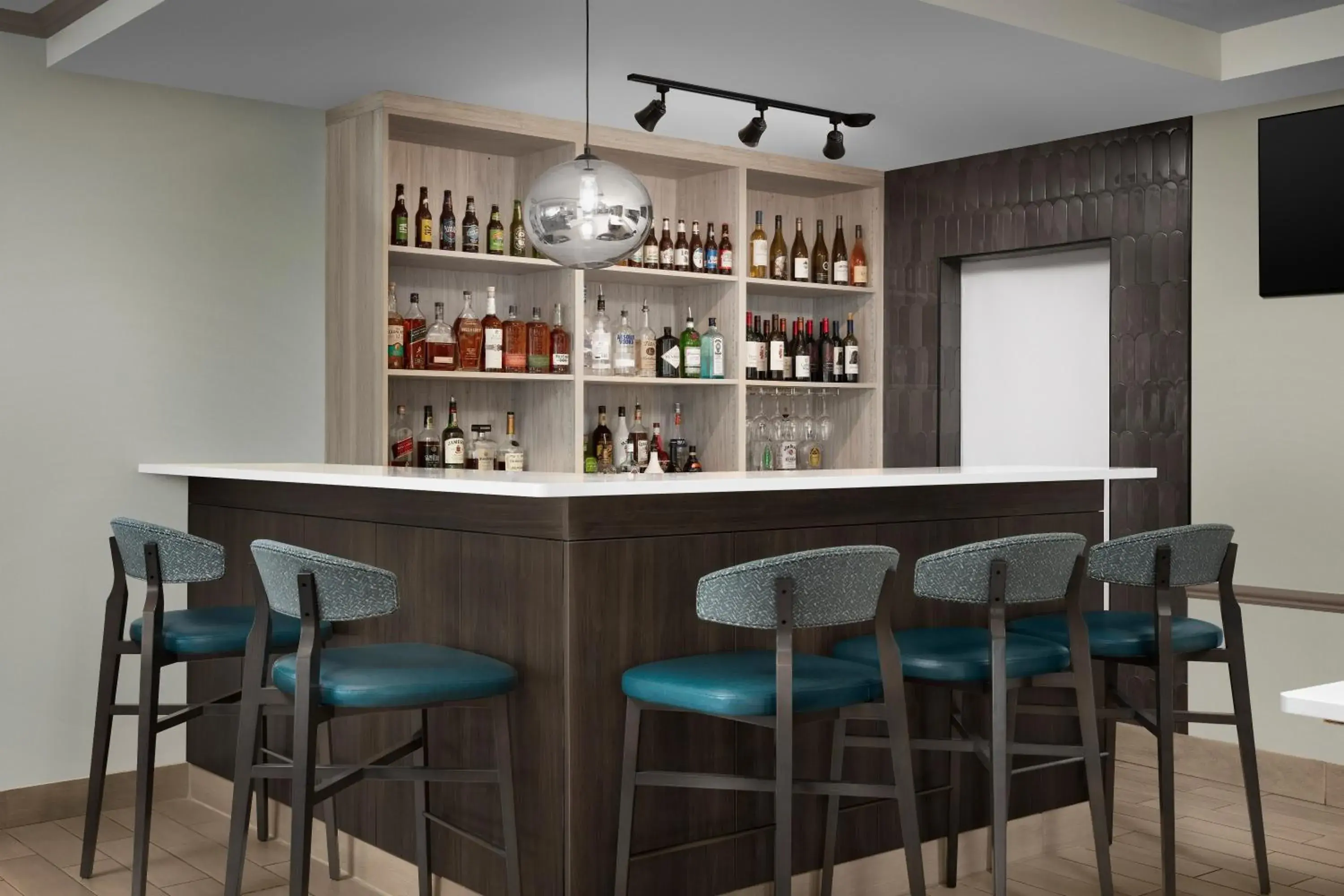 Lounge or bar in Hilton Garden Inn Hoffman Estates Lounge or bar in Hilton Garden Inn Hoffman Estates