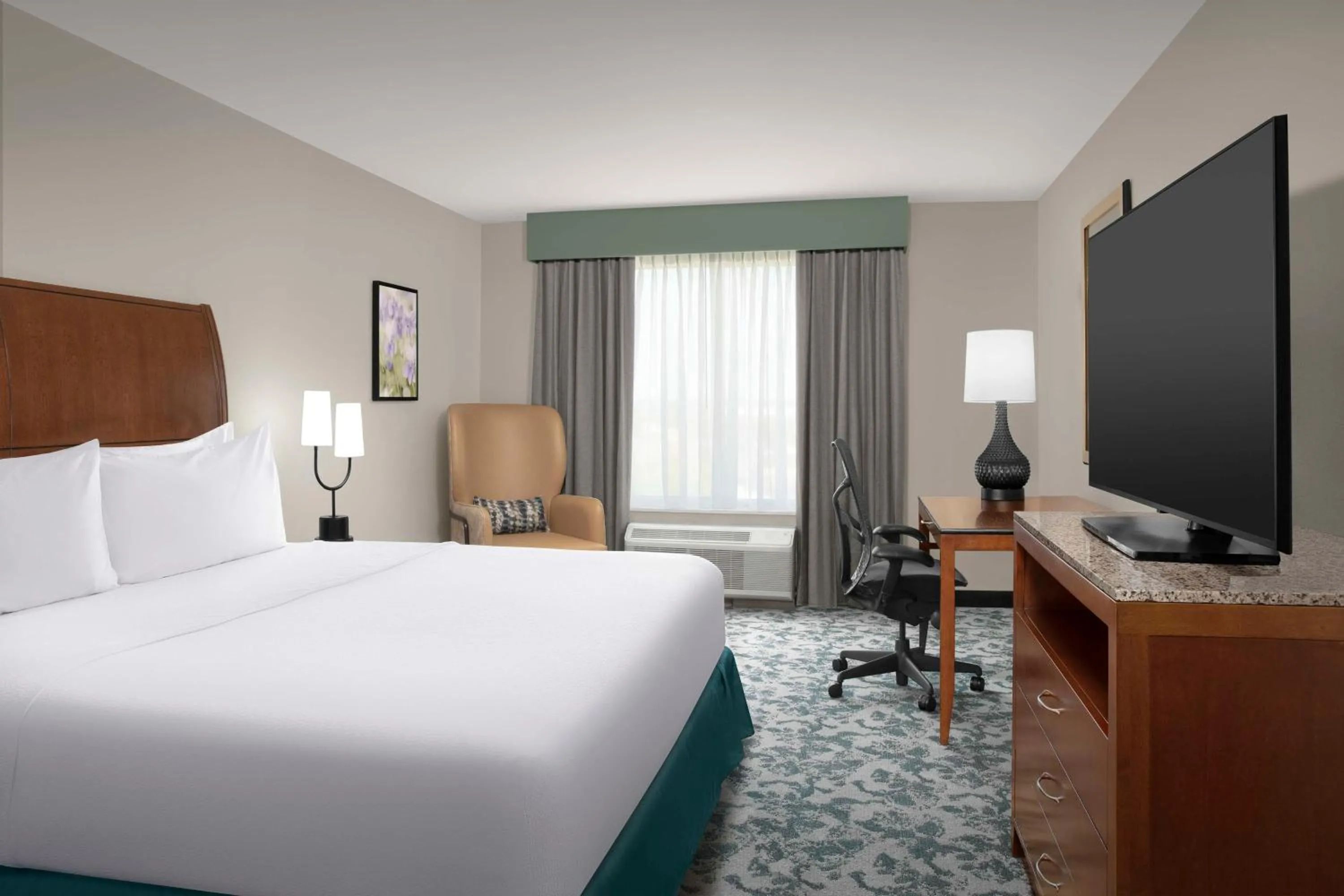 Bed in Hilton Garden Inn Hoffman Estates