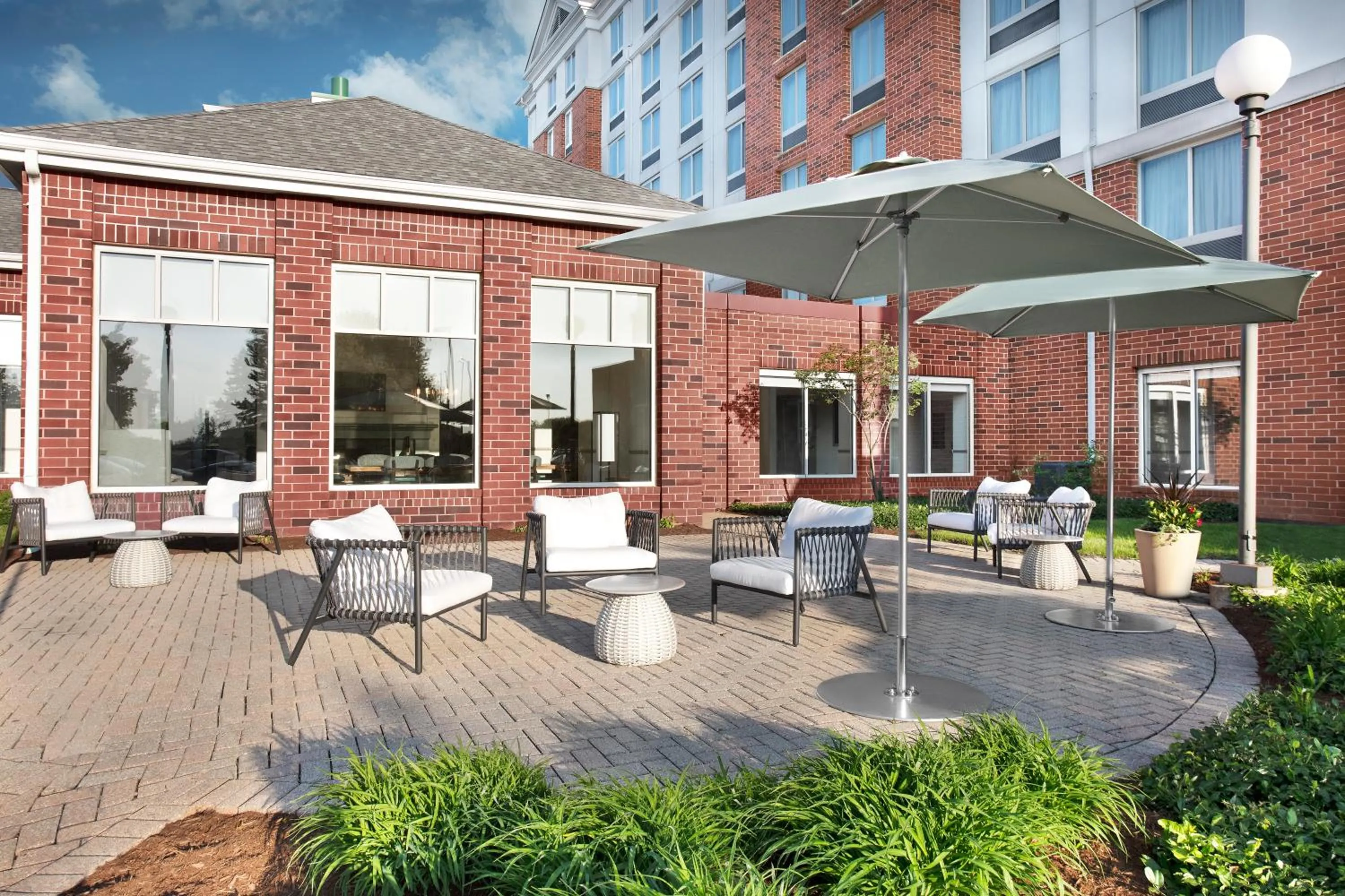 Patio in Hilton Garden Inn Hoffman Estates