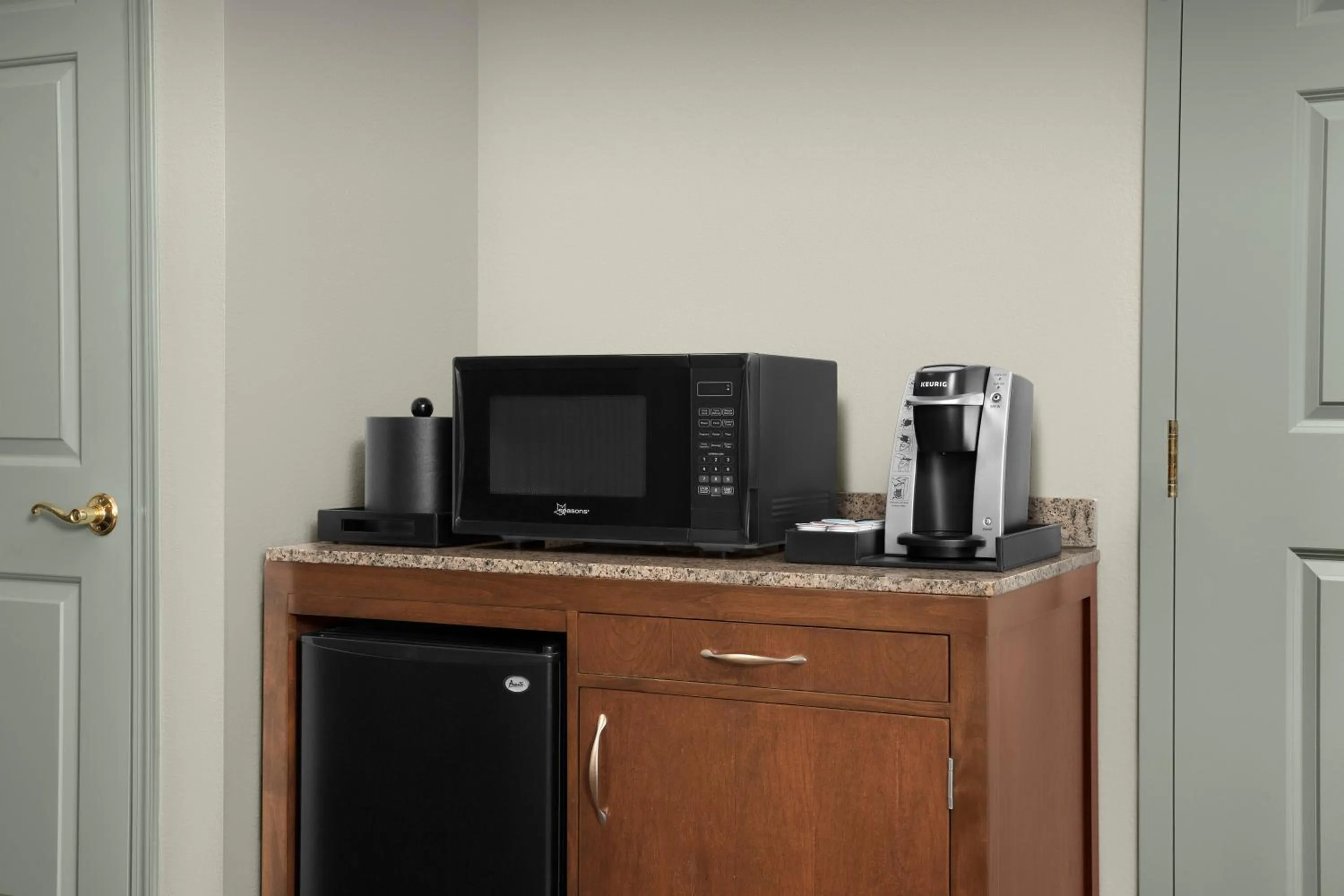 microwave in Hilton Garden Inn Hoffman Estates