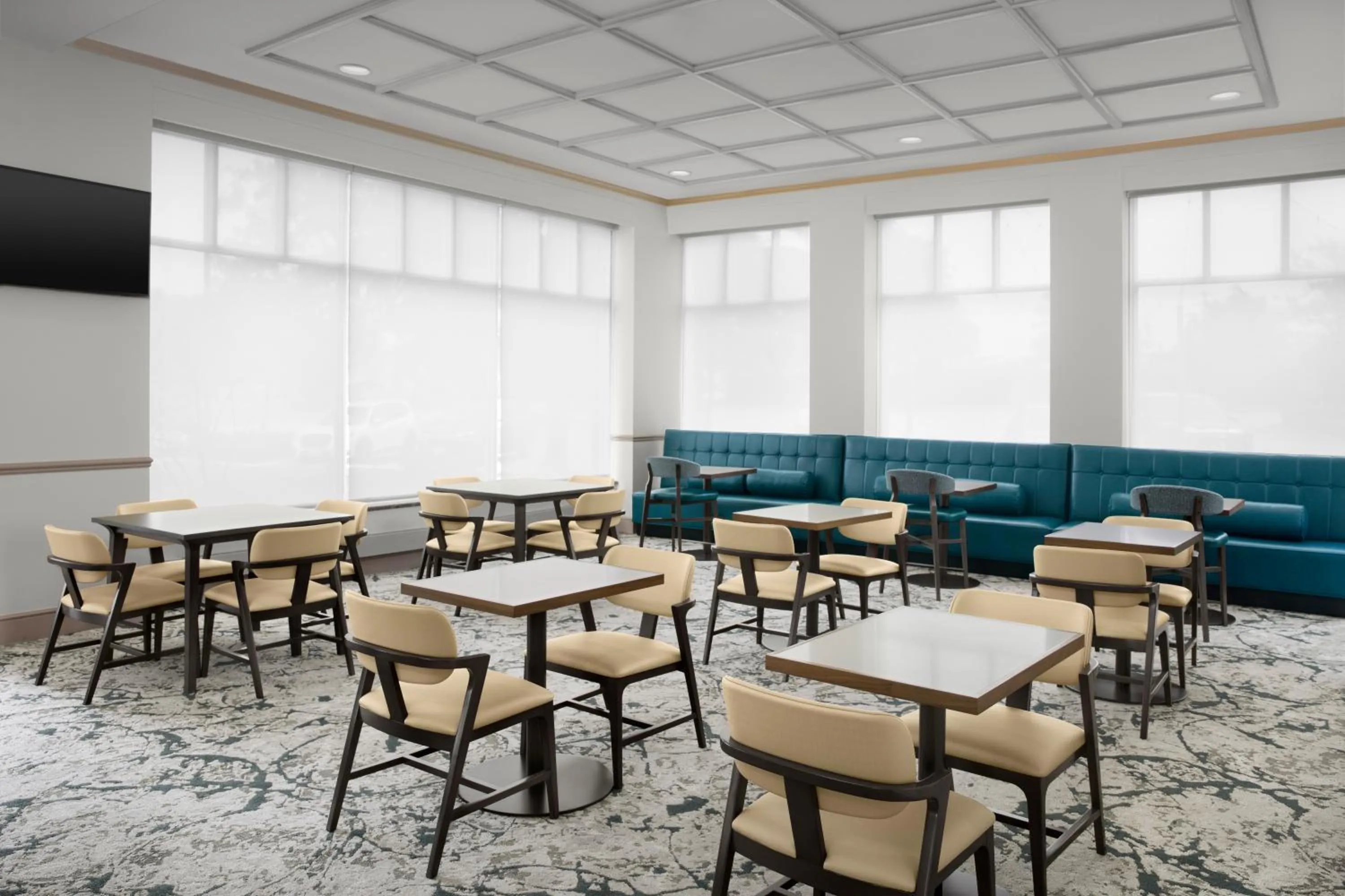 Dining area in Hilton Garden Inn Hoffman Estates