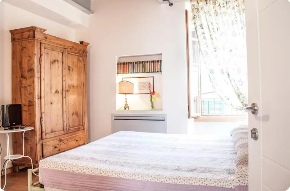 Bed in Alla Torre del Barbarossa B&B FORESTERIA