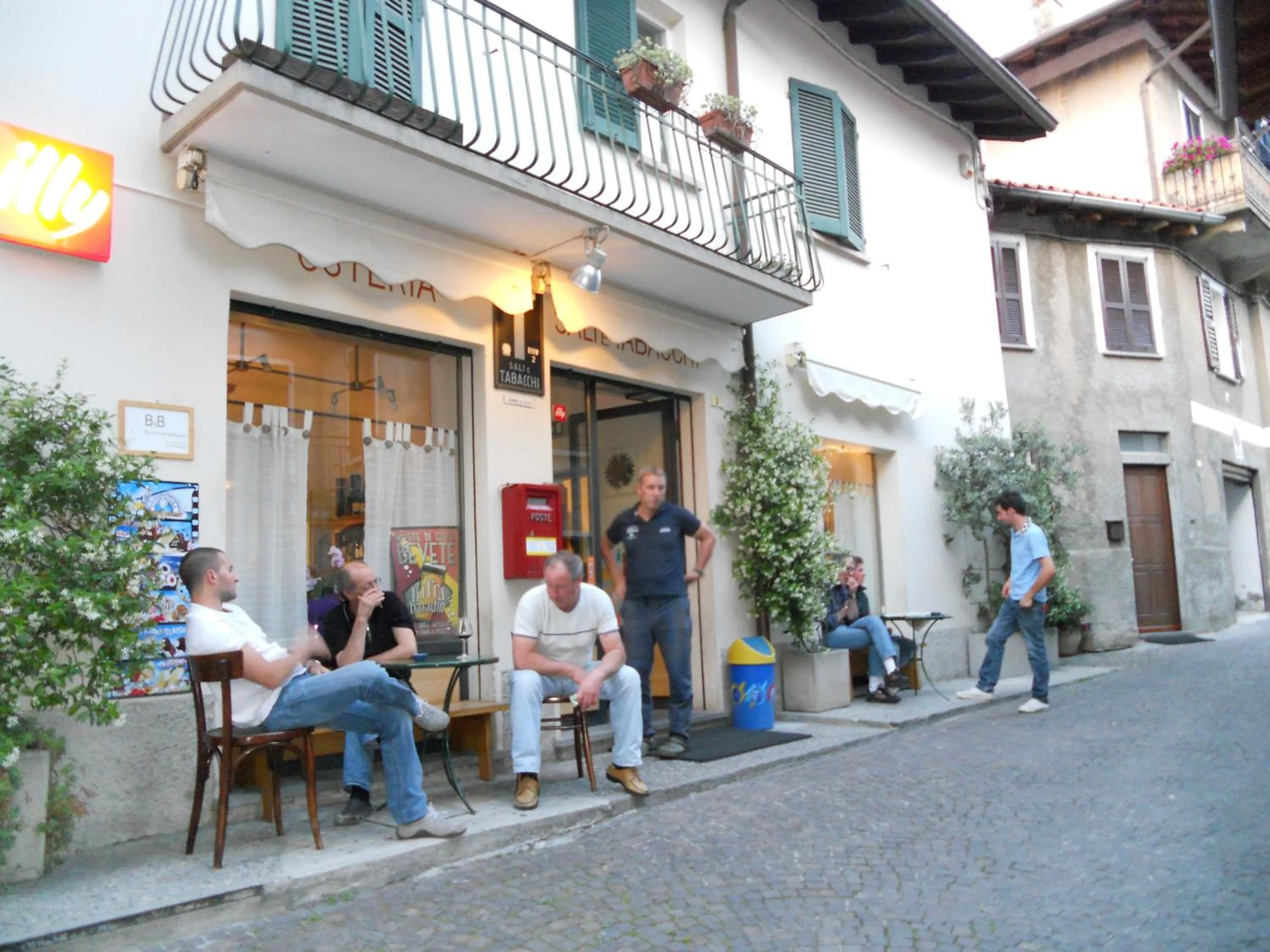 Restaurant/places to eat in Alla Torre del Barbarossa B&B FORESTERIA