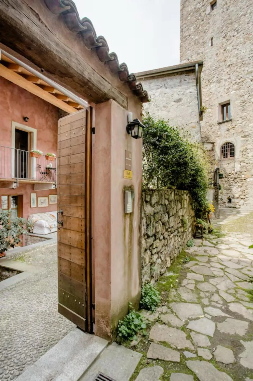 Property building in Alla Torre del Barbarossa B&B FORESTERIA