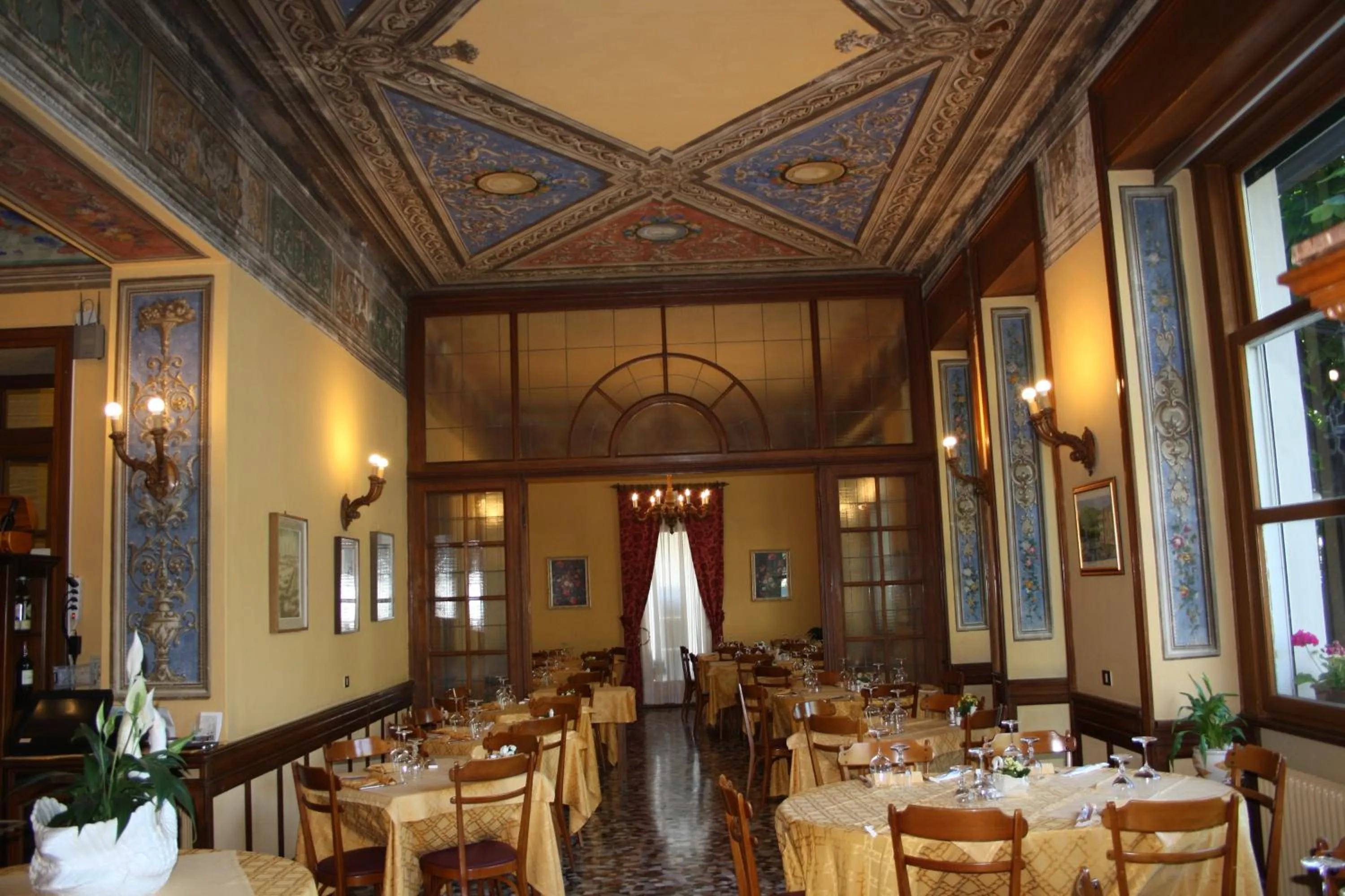 Restaurant/places to eat in Hotel Vapore