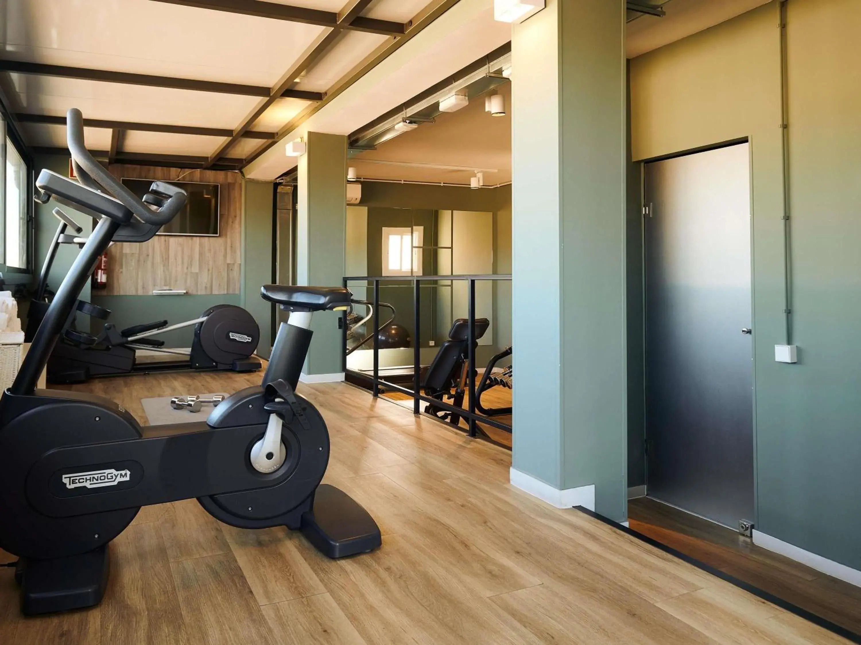 Fitness centre/facilities in Mercure Barcelona Condor Fitness centre/facilities in Mercure Barcelona Condor