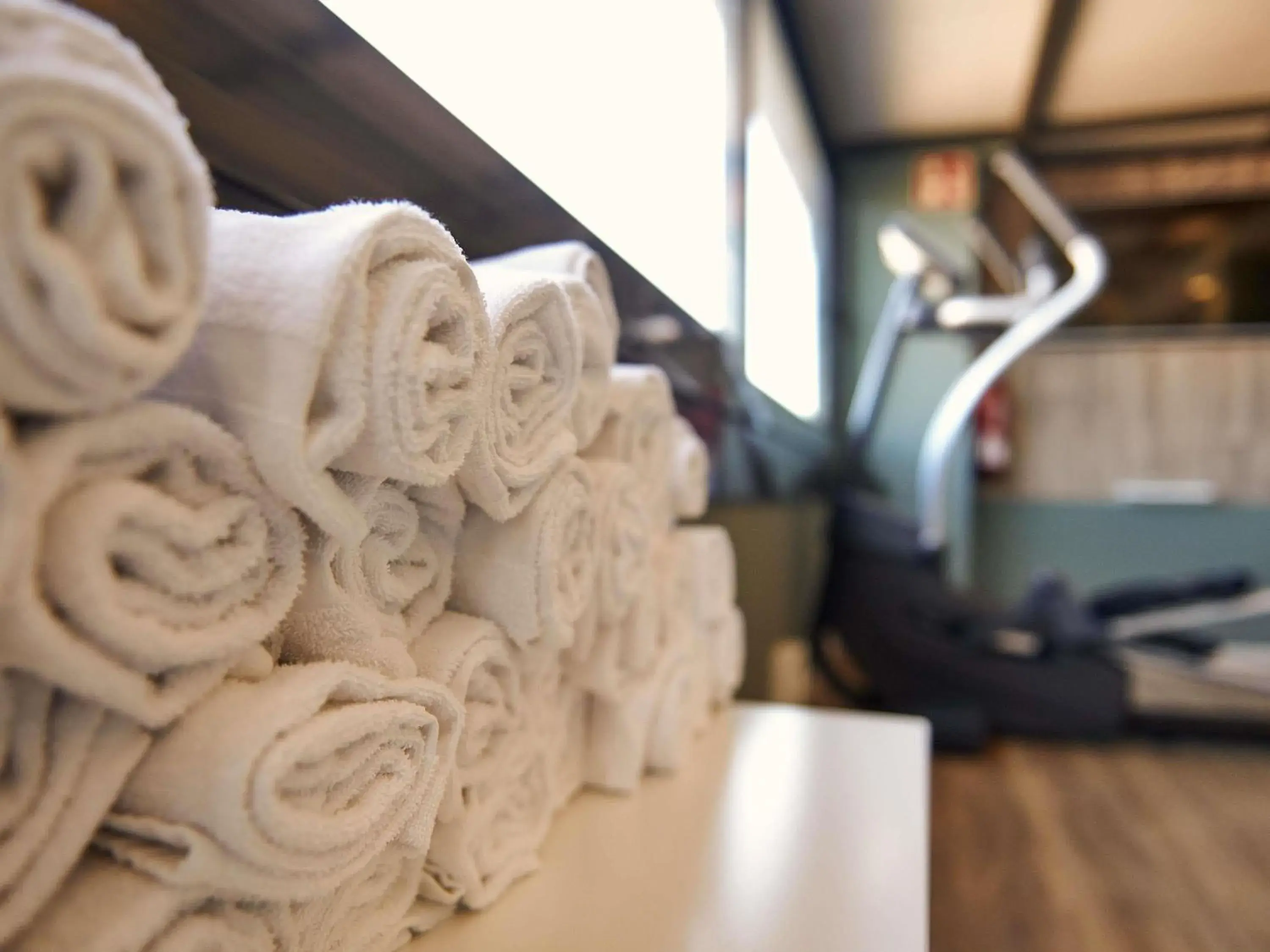 Fitness centre/facilities, Bed in Mercure Barcelona Condor Fitness centre/facilities, Bed in Mercure Barcelona Condor