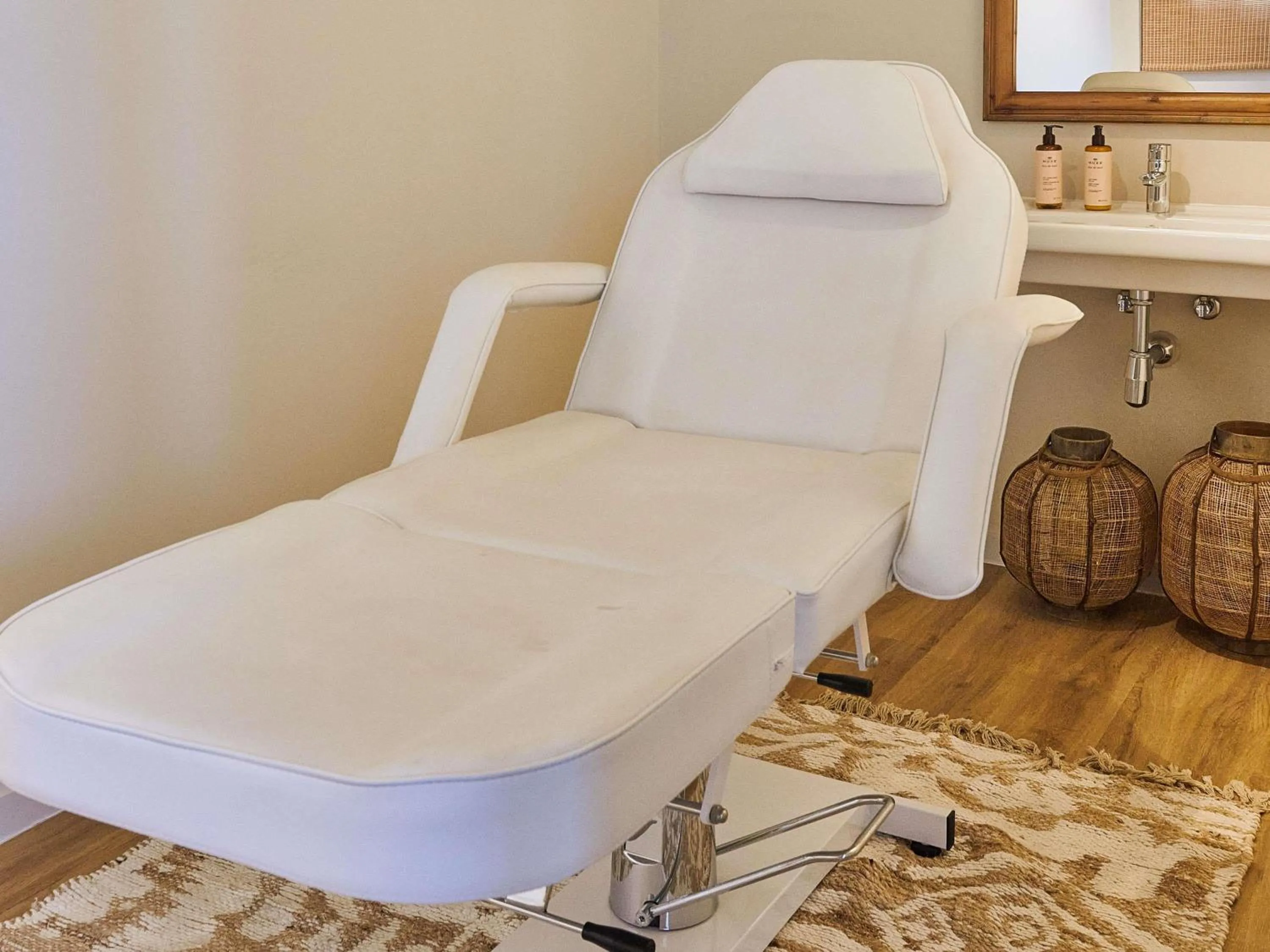 Property building in Mercure Barcelona Condor