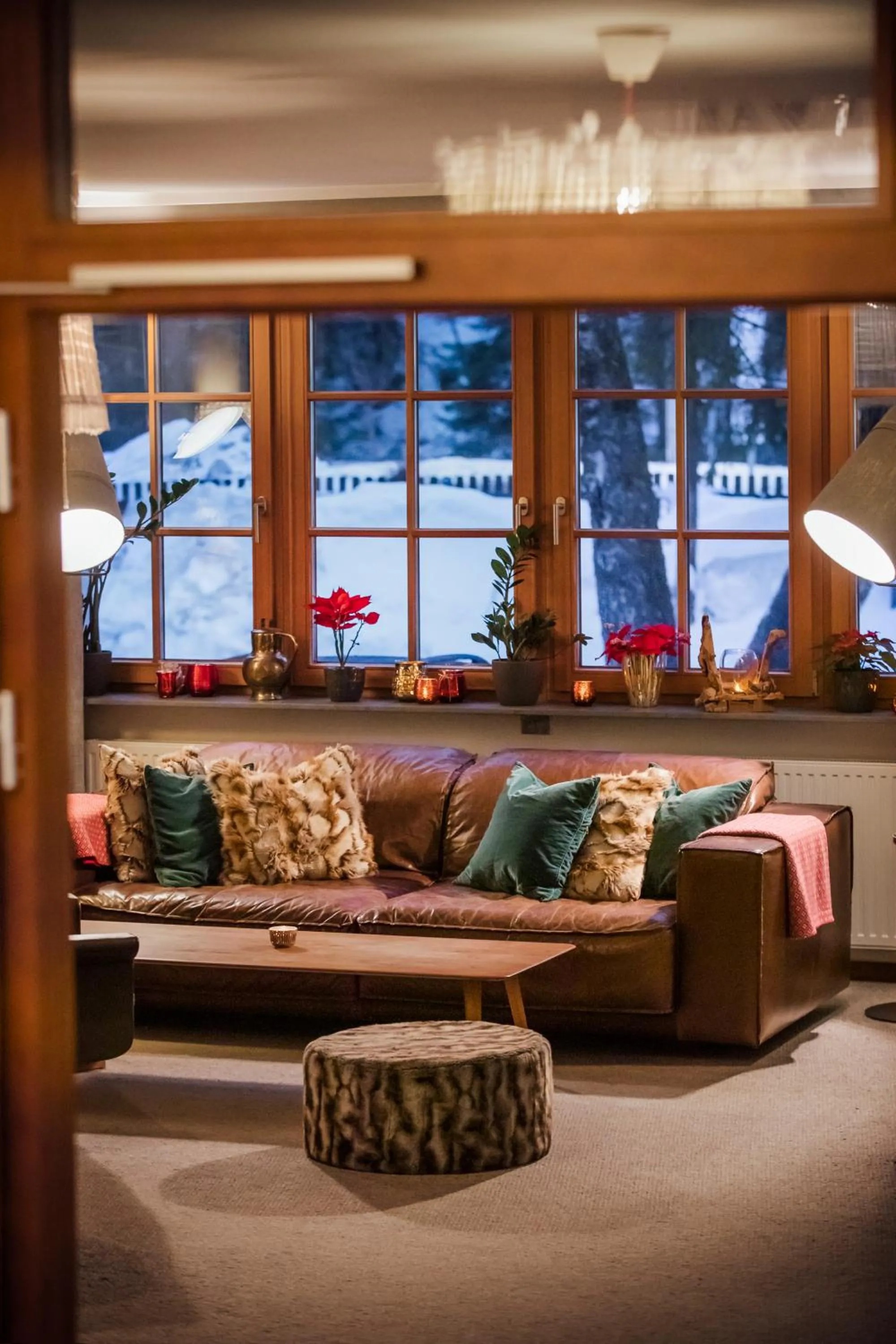 Communal lounge/ TV room in Valluga Hotel