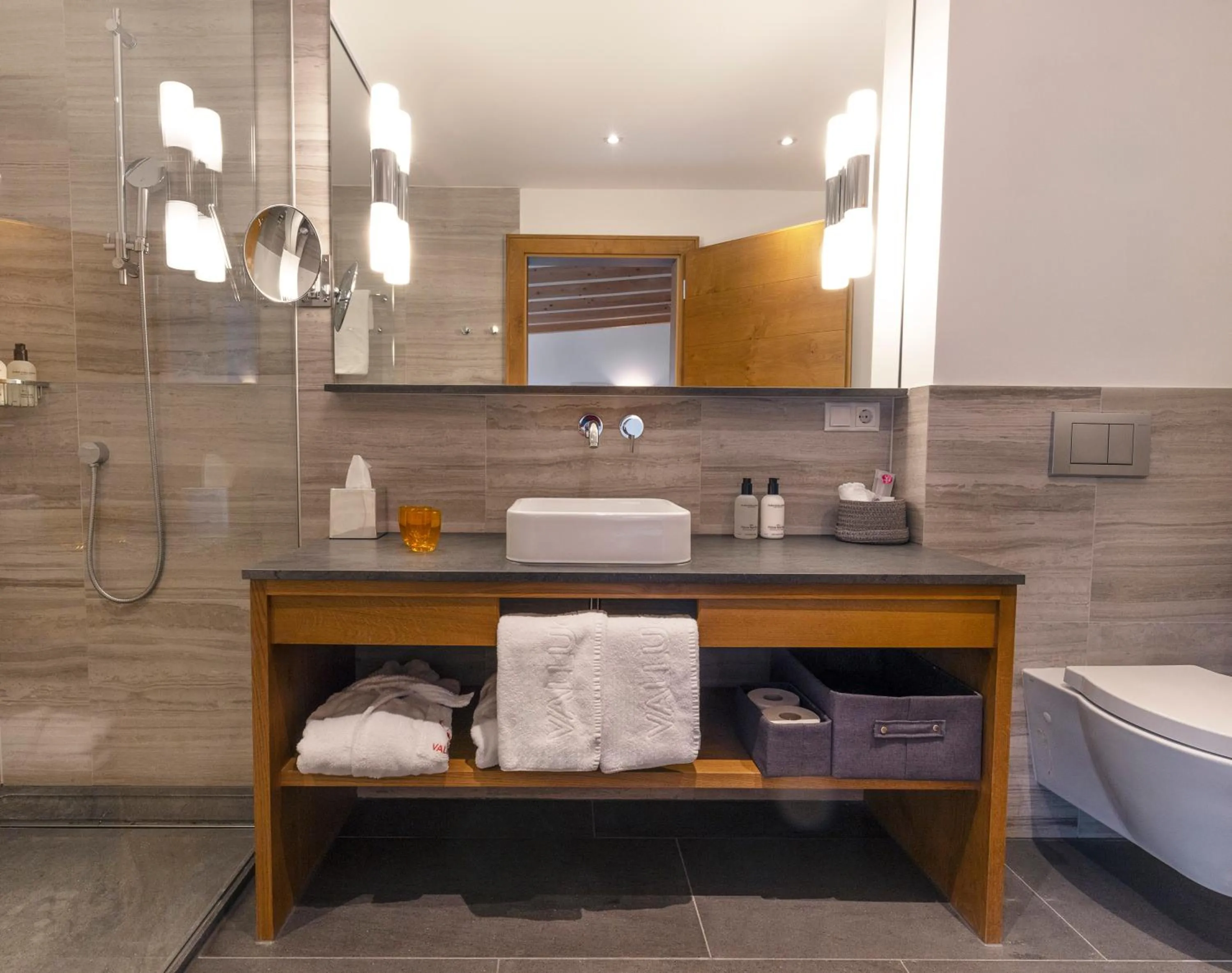 Shower in Valluga Hotel