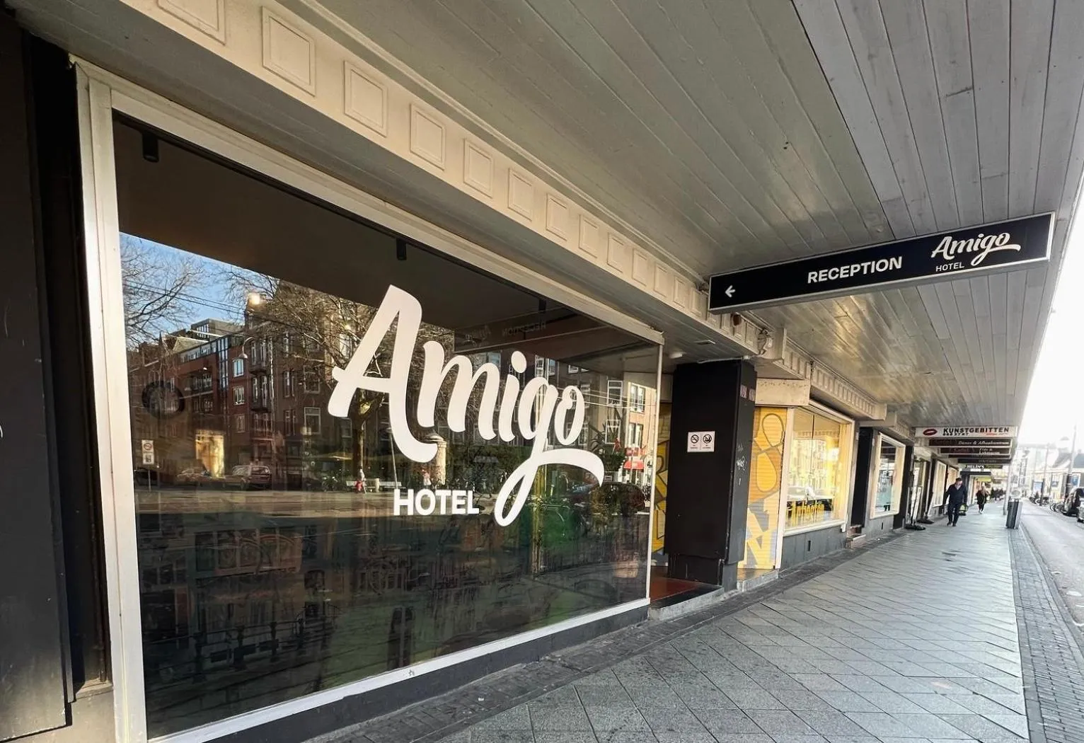 Facade/entrance in Amigo Budget Hotel