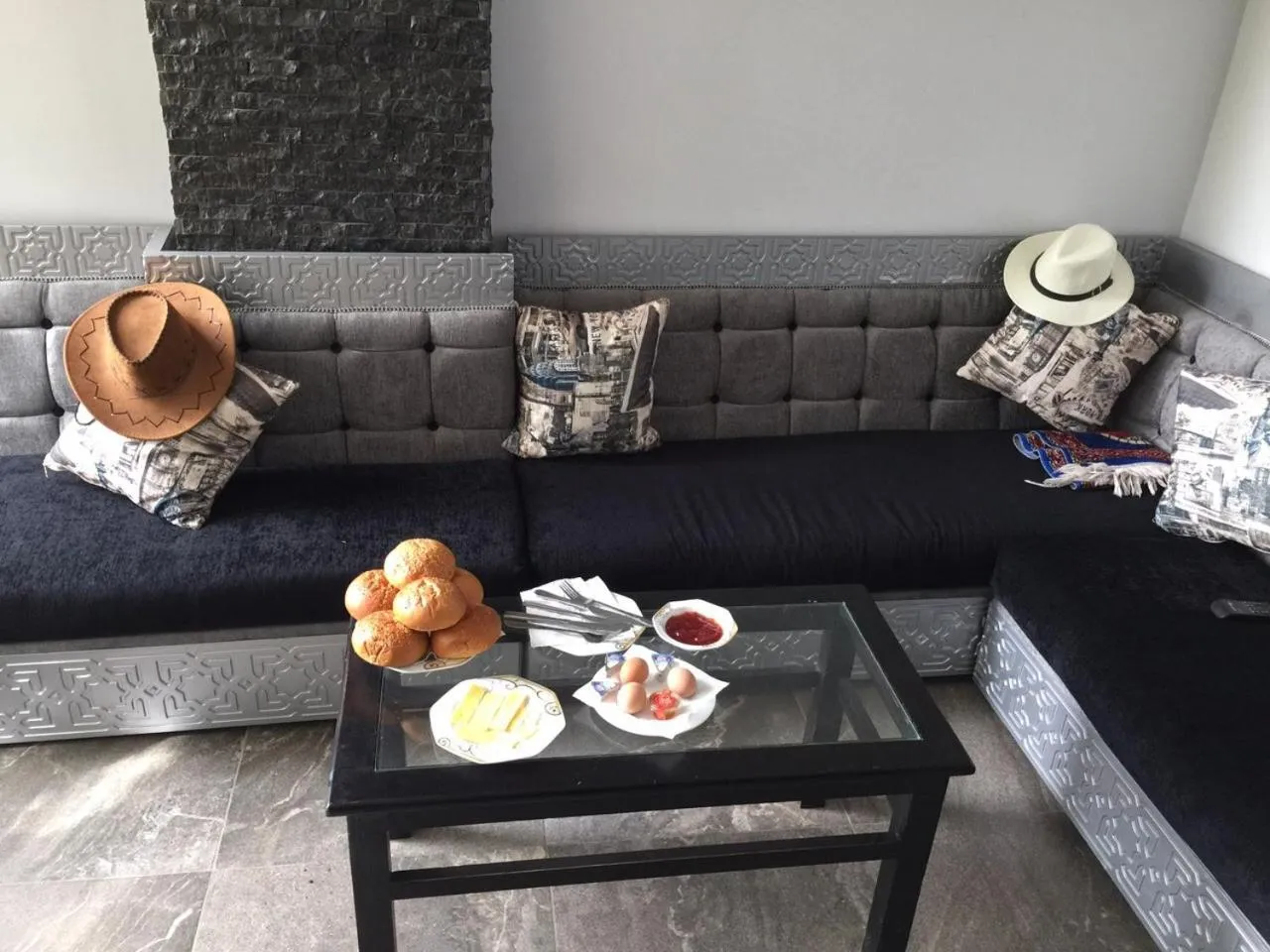 Breakfast in H100 Pyramids View