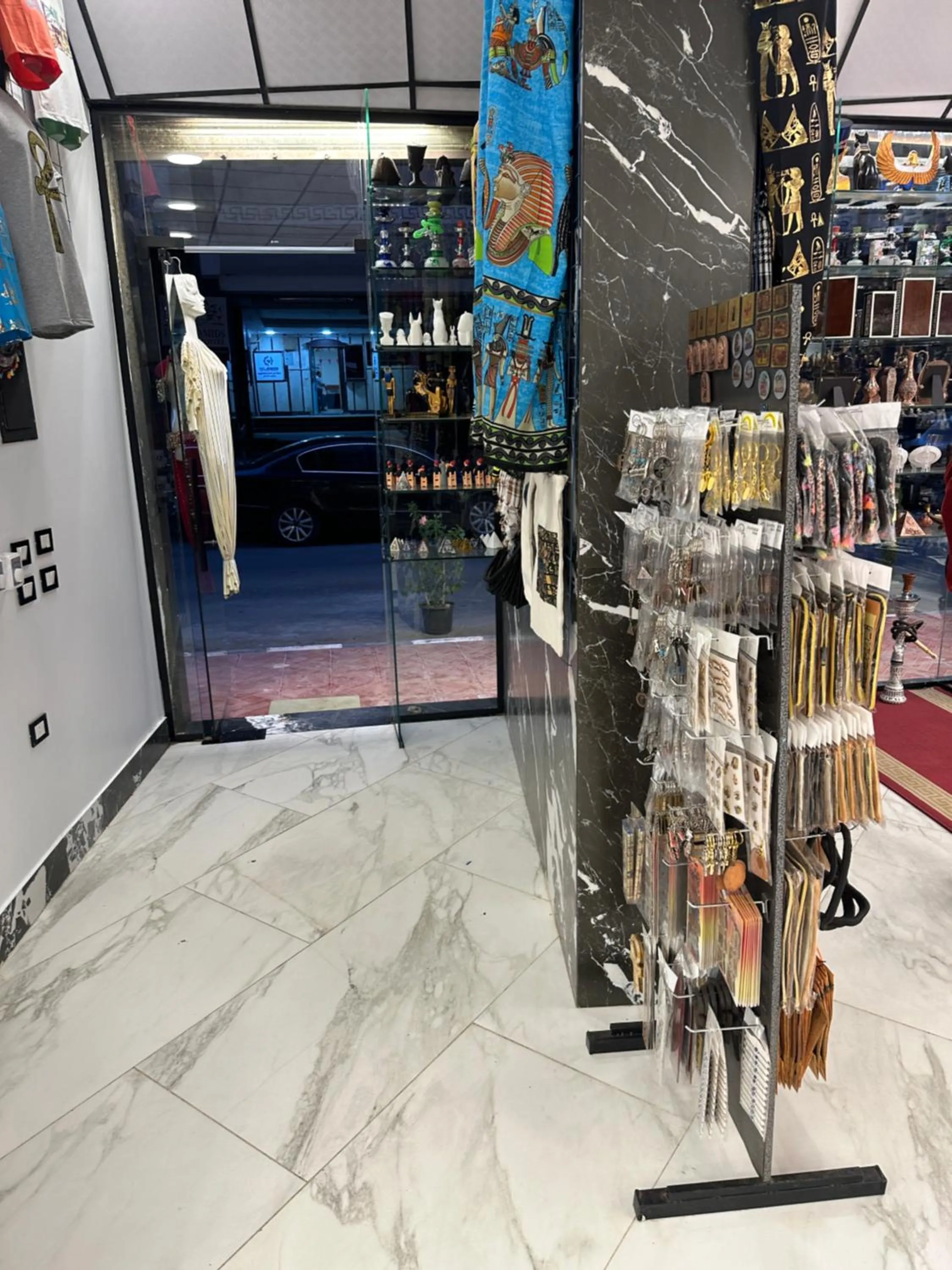 On-site shops in H100 Pyramids View