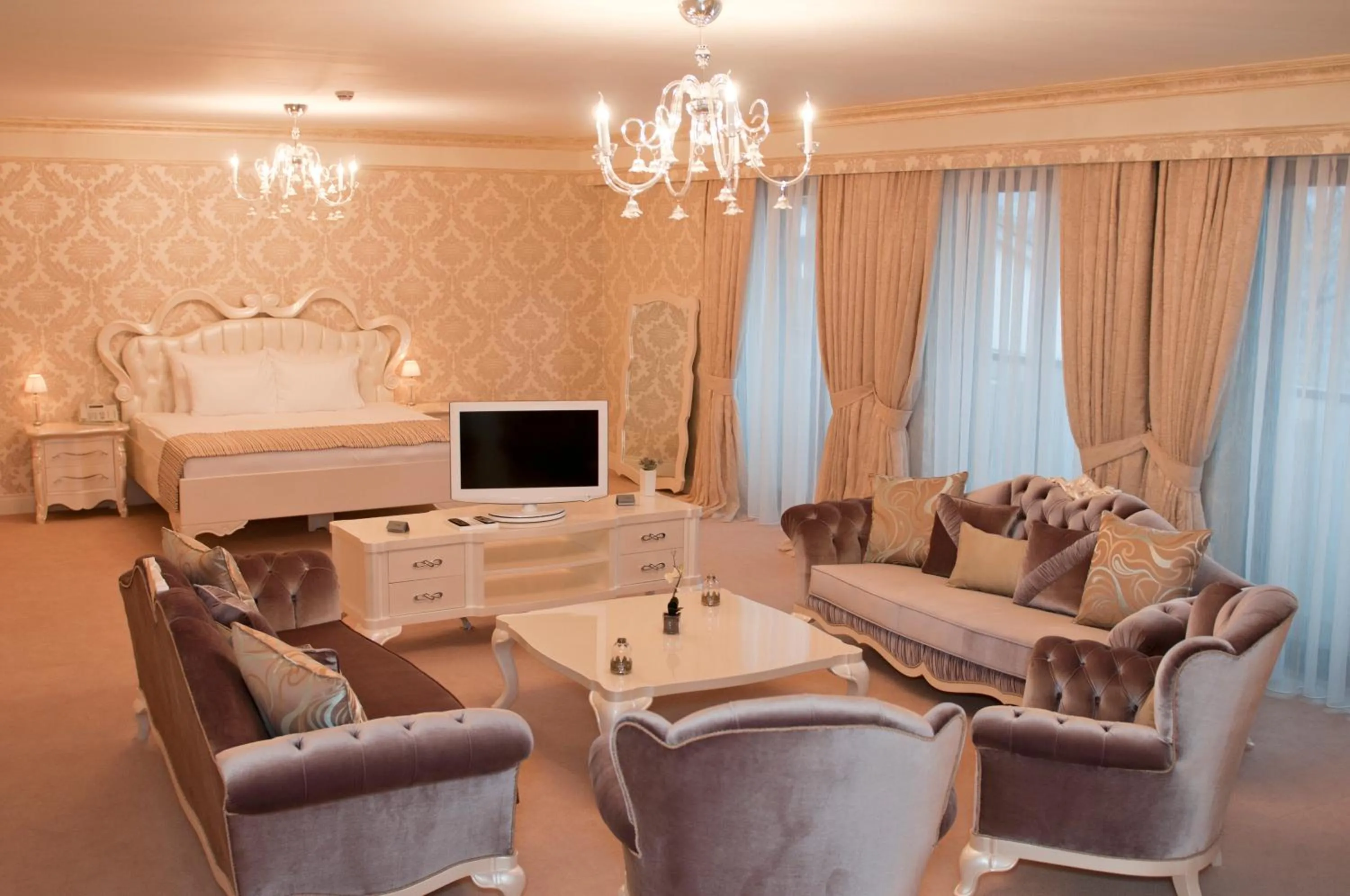 Deluxe Presidential Suite in Hotel Dukagjini