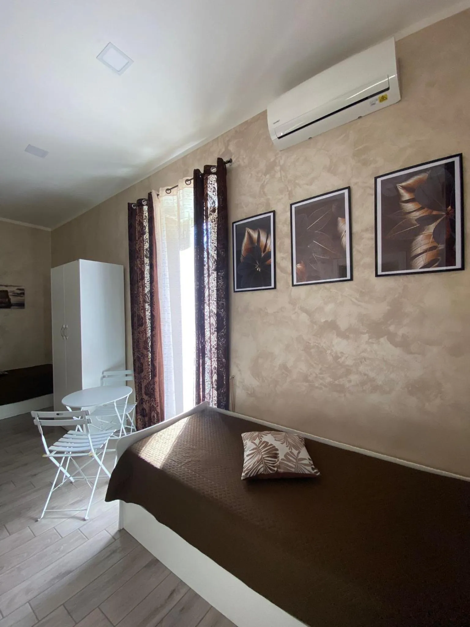 Bedroom, Bed in Joy Naples