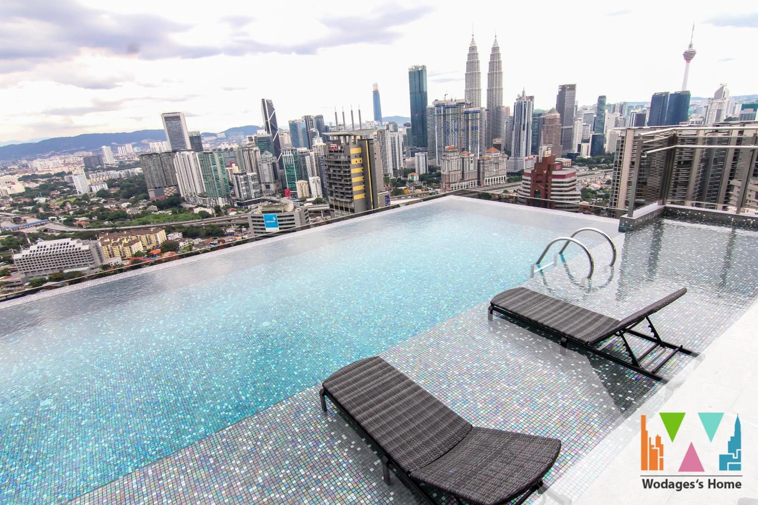 Swimming pool in Expressionz KLCC by Wodages